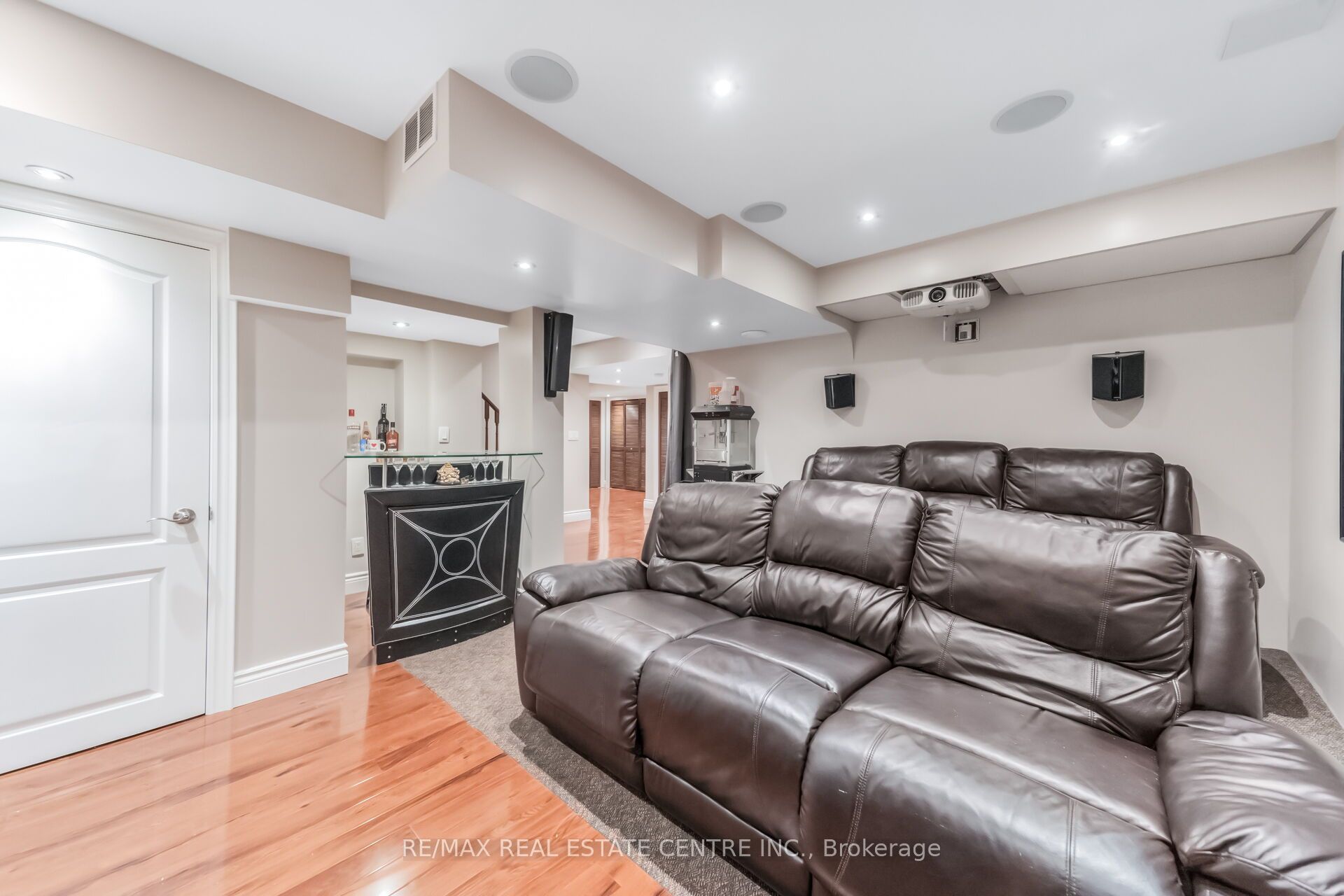 69 Crown Victoria Drive Property Photo 43