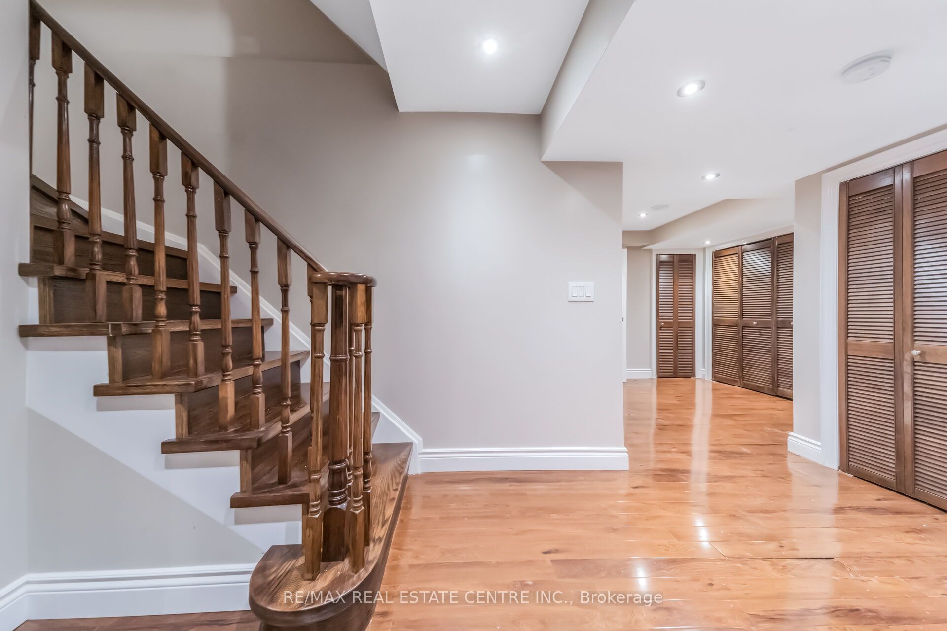 69 Crown Victoria Drive Property Photo 45