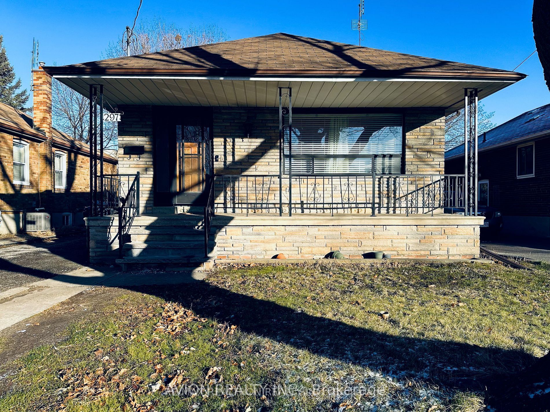 297 Thirtieth Street Bsmt Property Photo 2