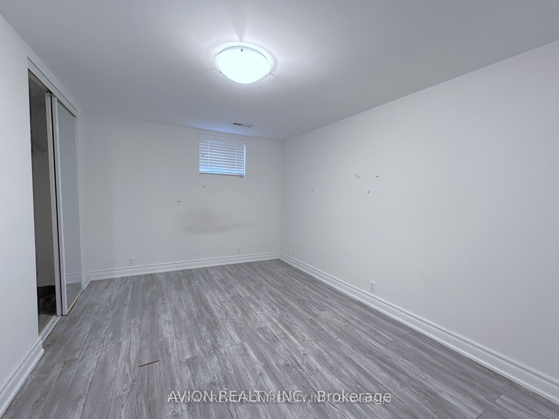 297 Thirtieth Street Bsmt Property Photo 8