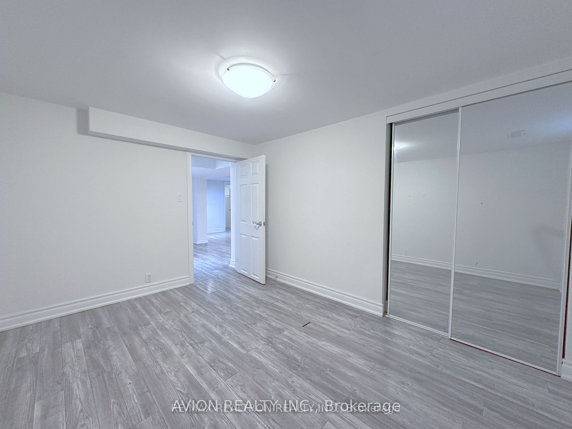 297 Thirtieth Street Bsmt Property Photo 11