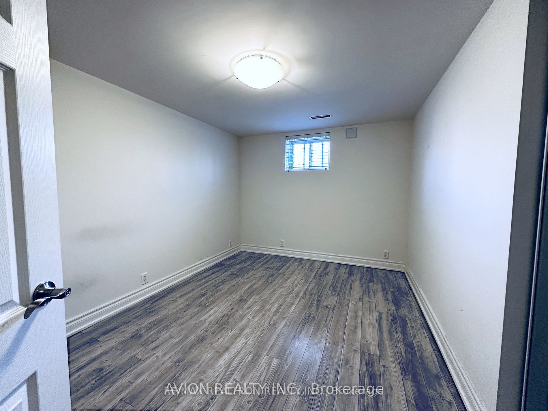 297 Thirtieth Street Bsmt Property Photo 12