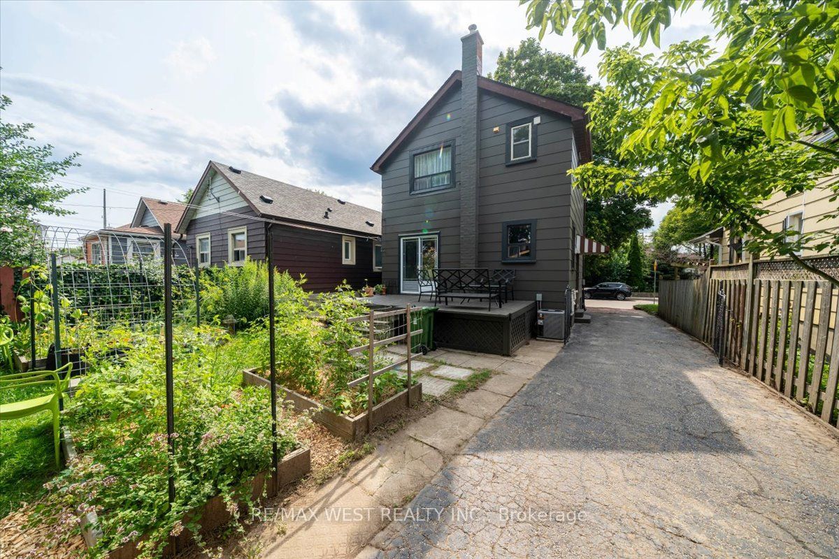 73 Seventeenth Street Property Photo 27