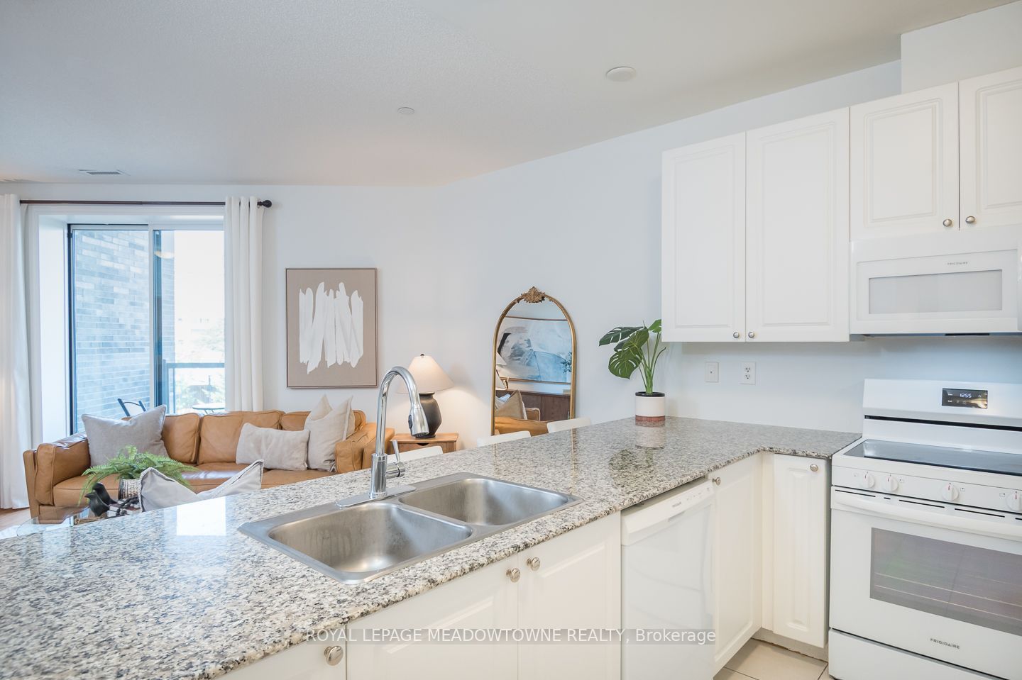 383 Main Street E 302 Property Photo 11