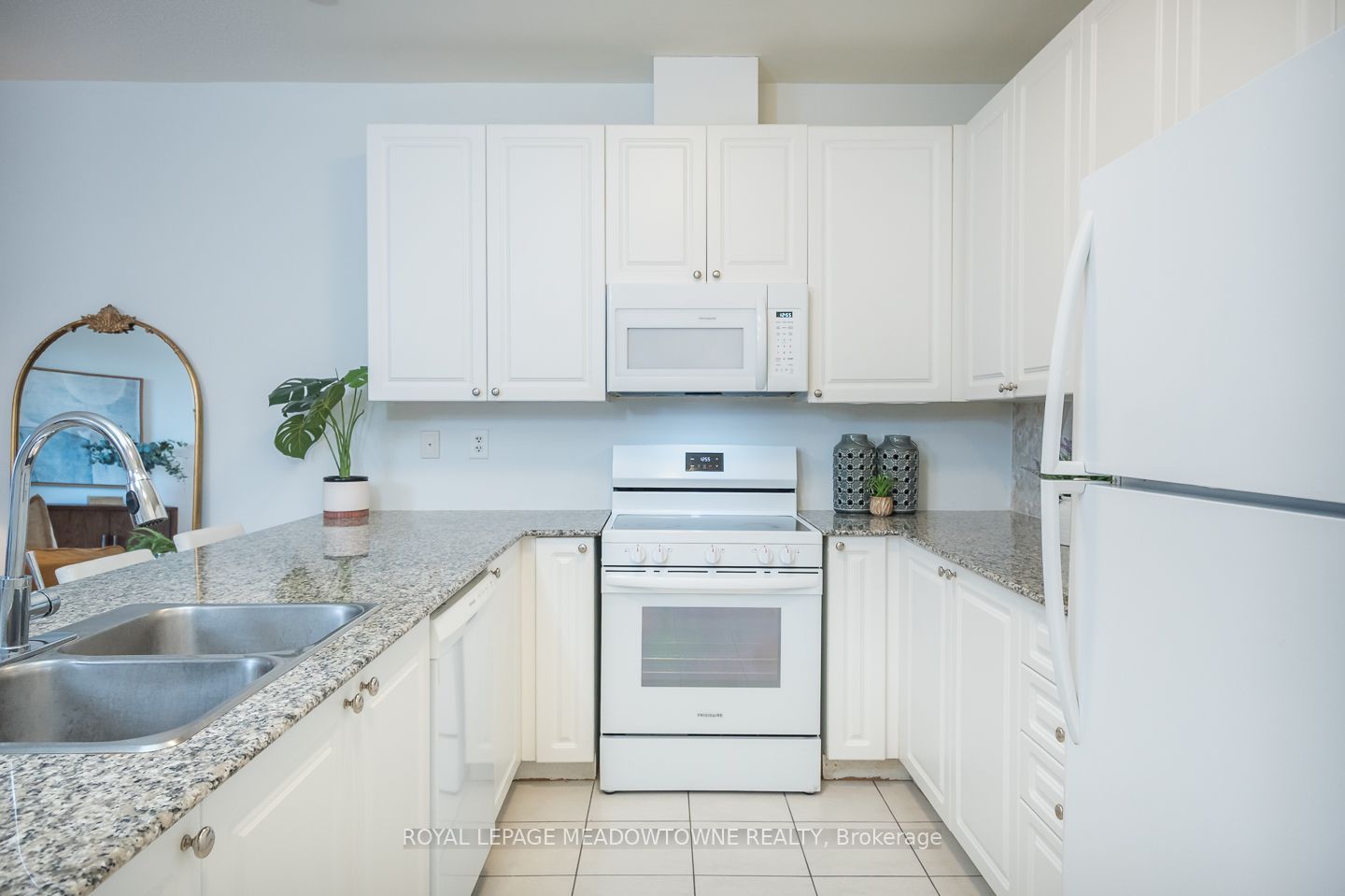 383 Main Street E 302 Property Photo 12