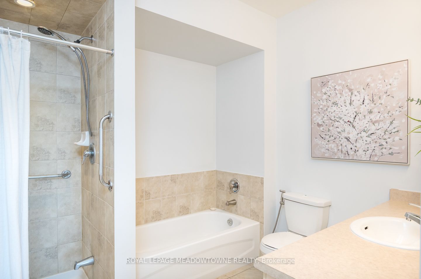383 Main Street E 302 Property Photo 23