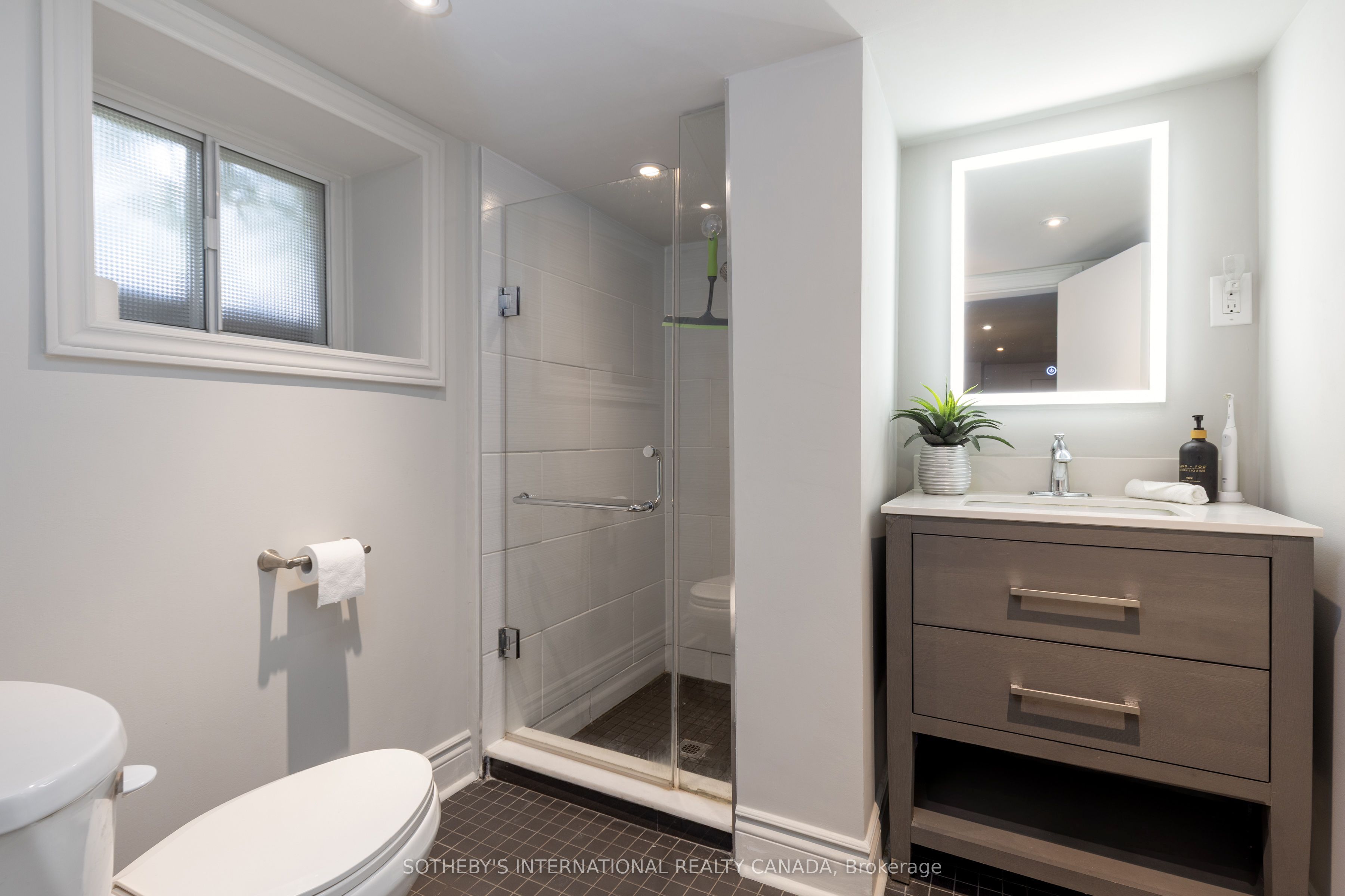 2 Rexford Road Property Photo 27