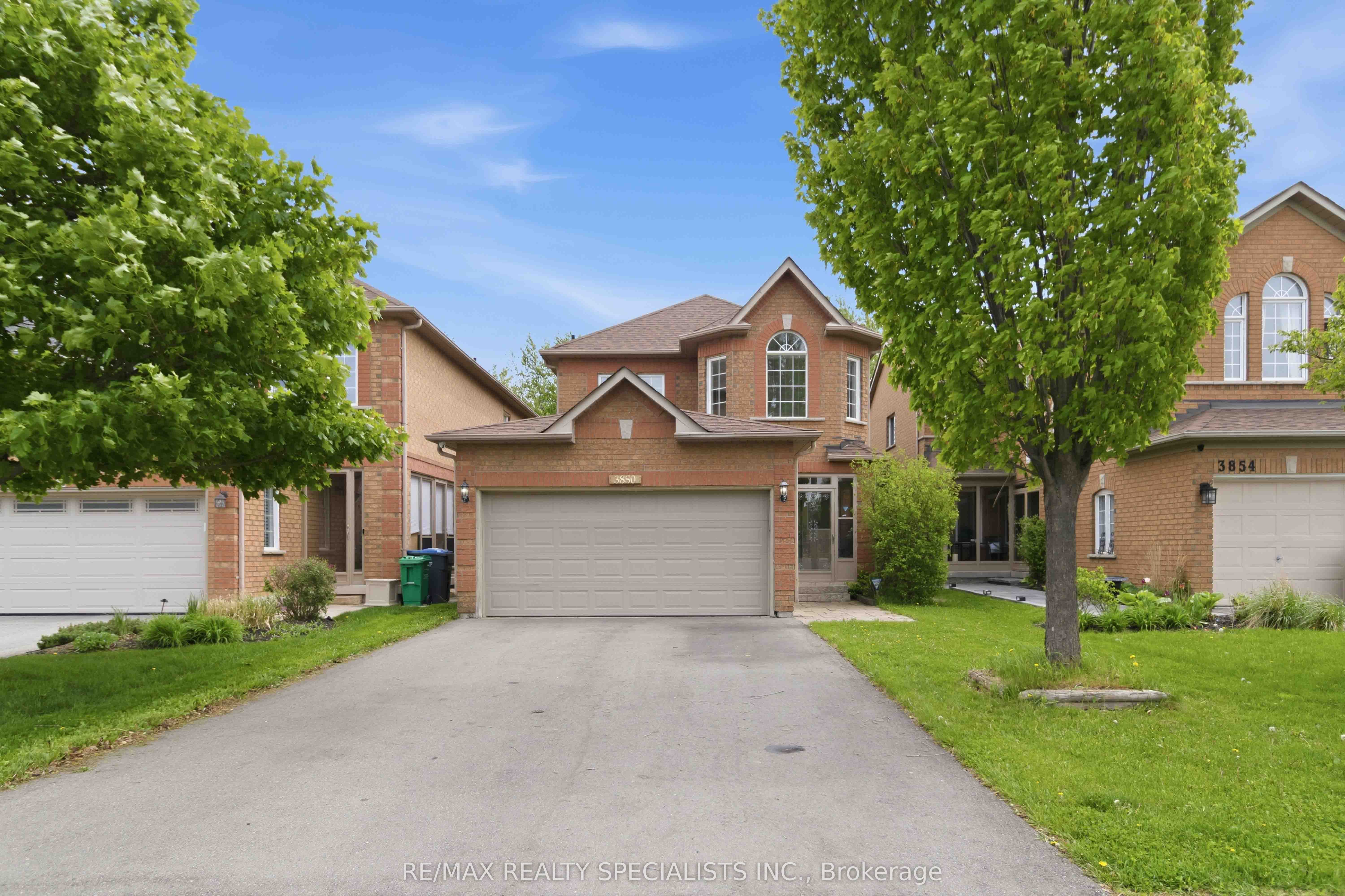 3850 Forest Bluff Crescent Property Photo 1