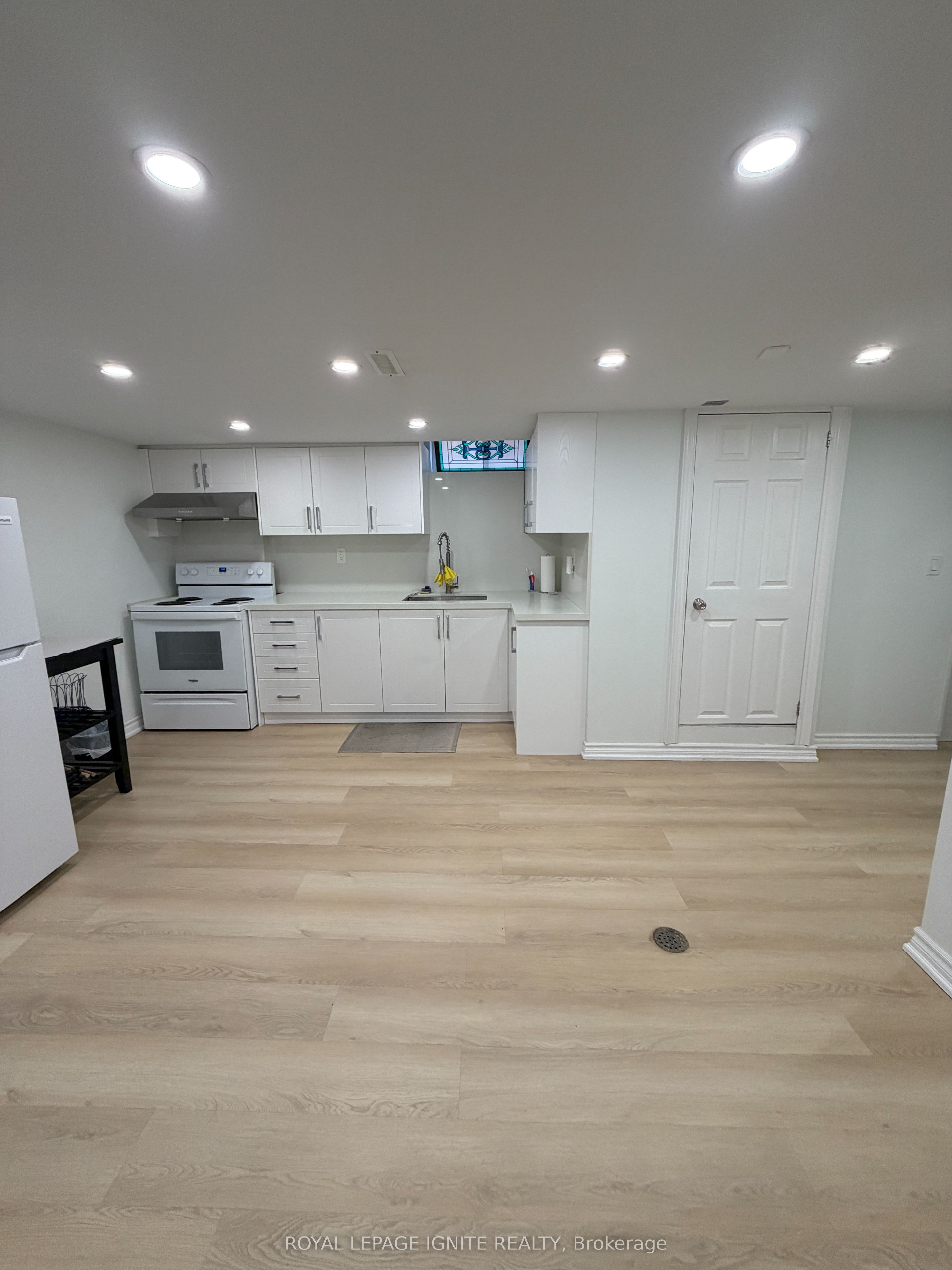21a Lambton Avenue Bsmt Property Photo 4