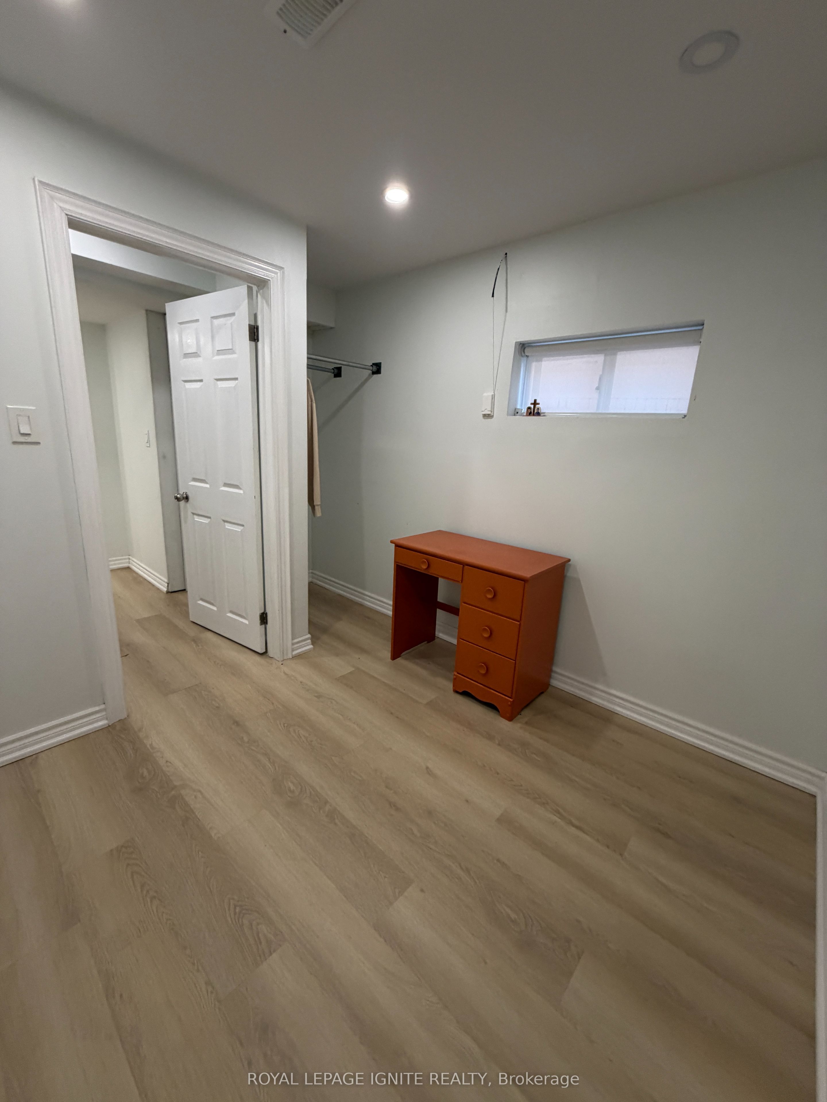 21a Lambton Avenue Bsmt Property Photo 6