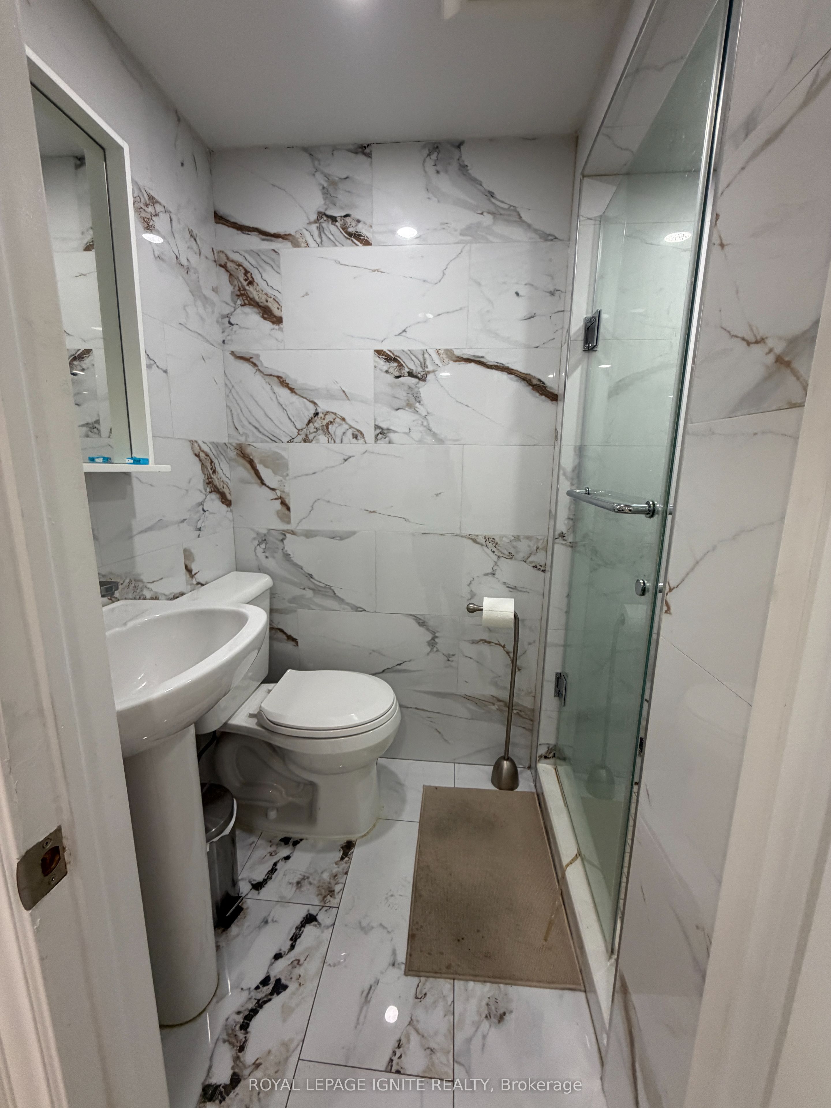 21a Lambton Avenue Bsmt Property Photo 10