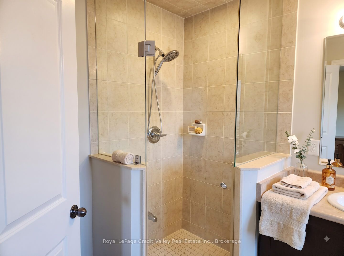 53 Hogan Manor Drive Property Photo 6