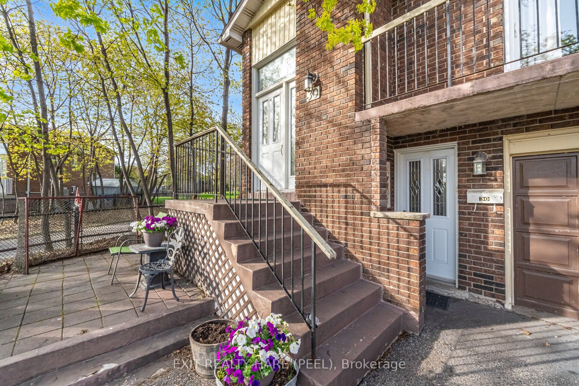 30 Thorsby Court Property Photo 2