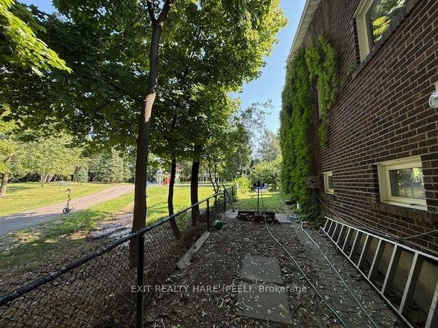 30 Thorsby Court Property Photo 45