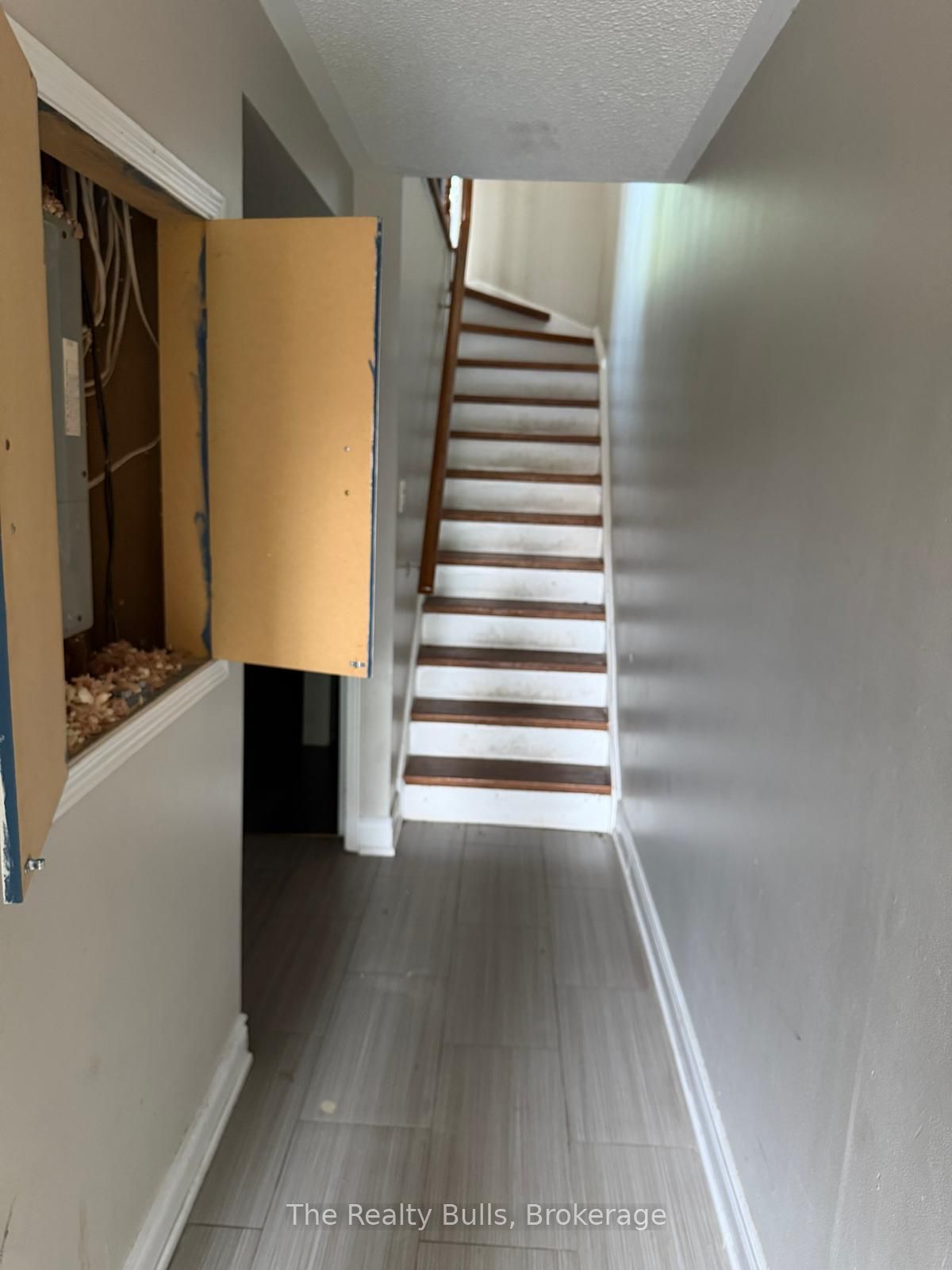 76 Spadina Road 76 Property Photo 3