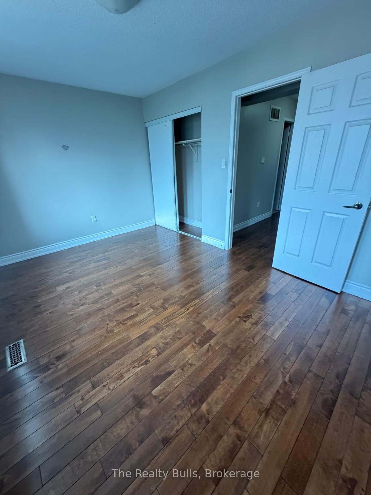 76 Spadina Road 76 Property Photo 9