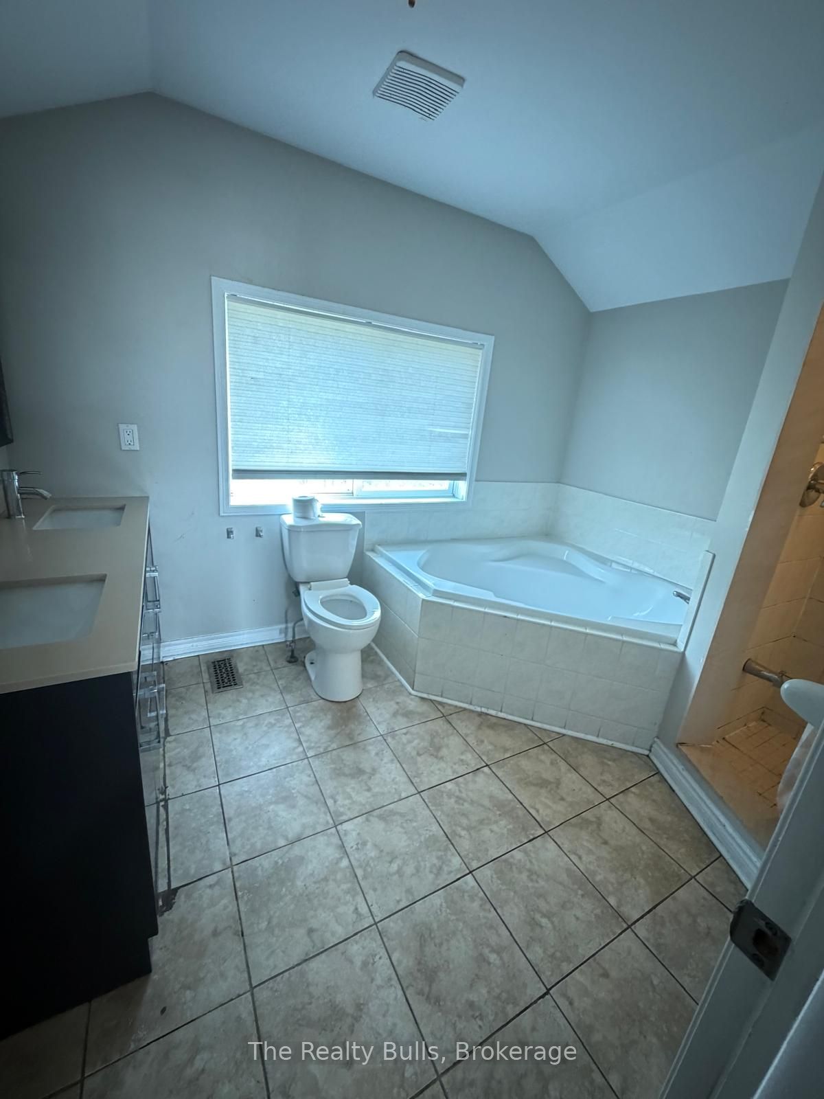 76 Spadina Road 76 Property Photo 10