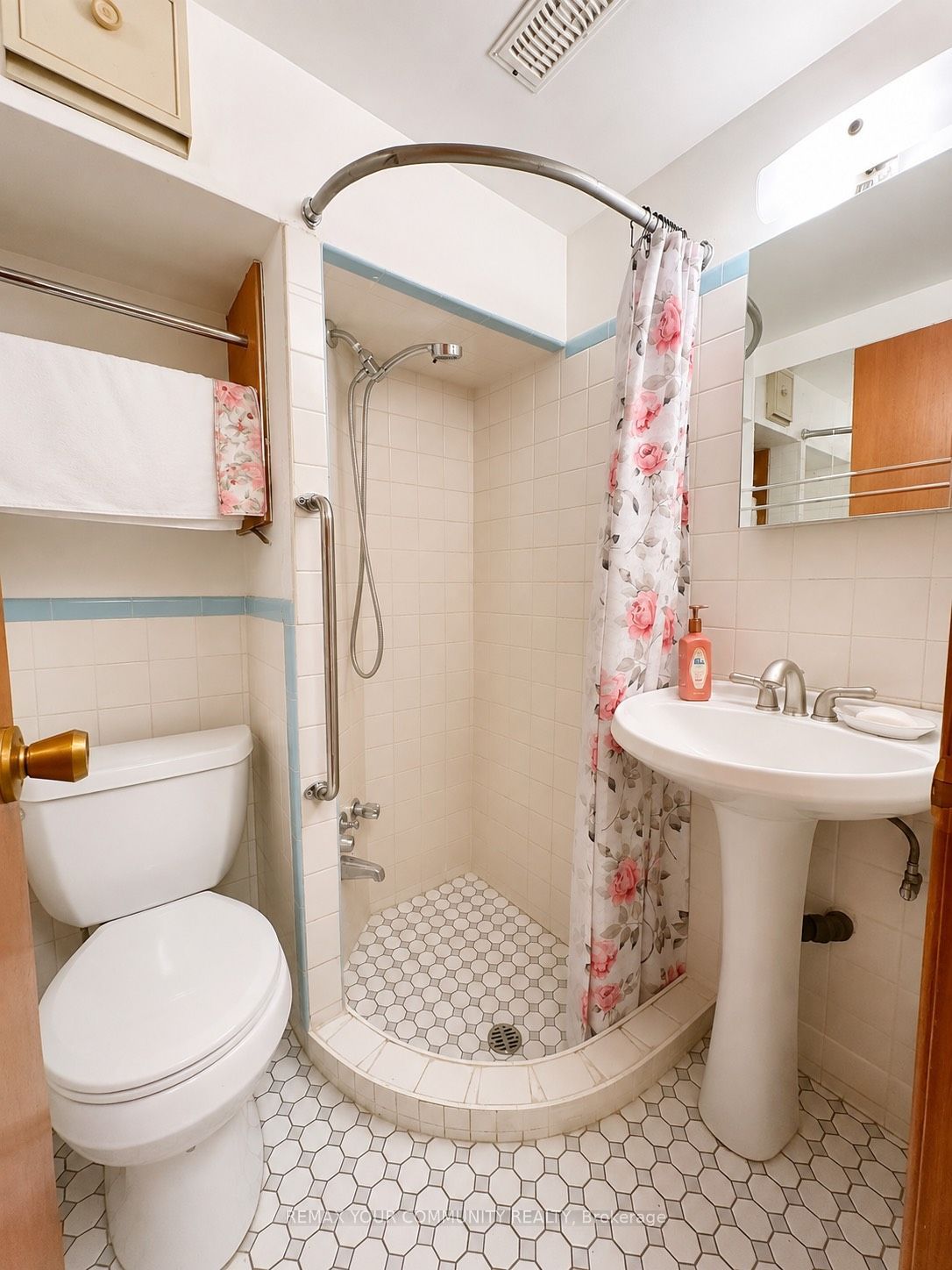 47 Cayuga Avenue Property Photo 6