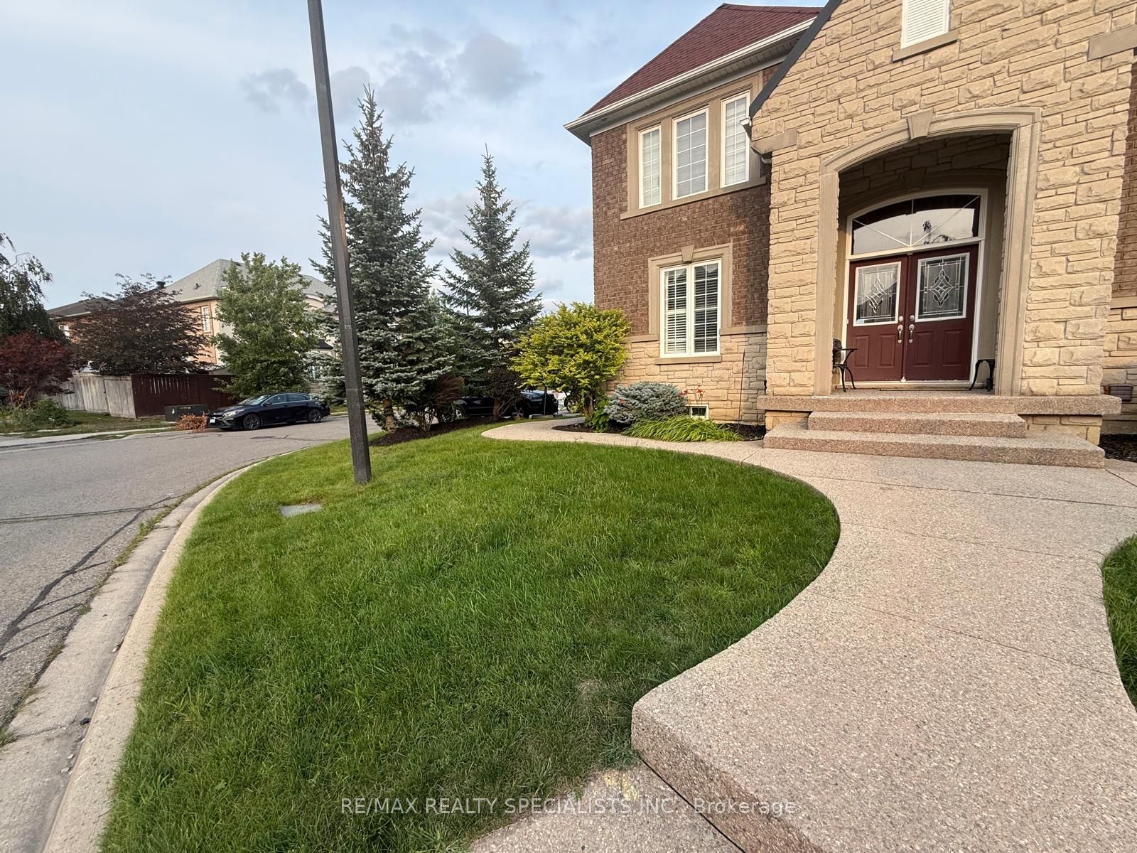12 Donherb Crescent Lower Property Photo 2