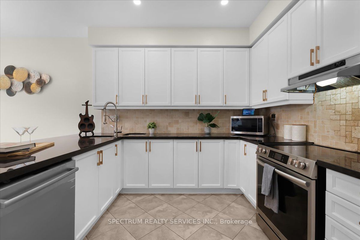 1379 Rolph Terrace Property Photo 4