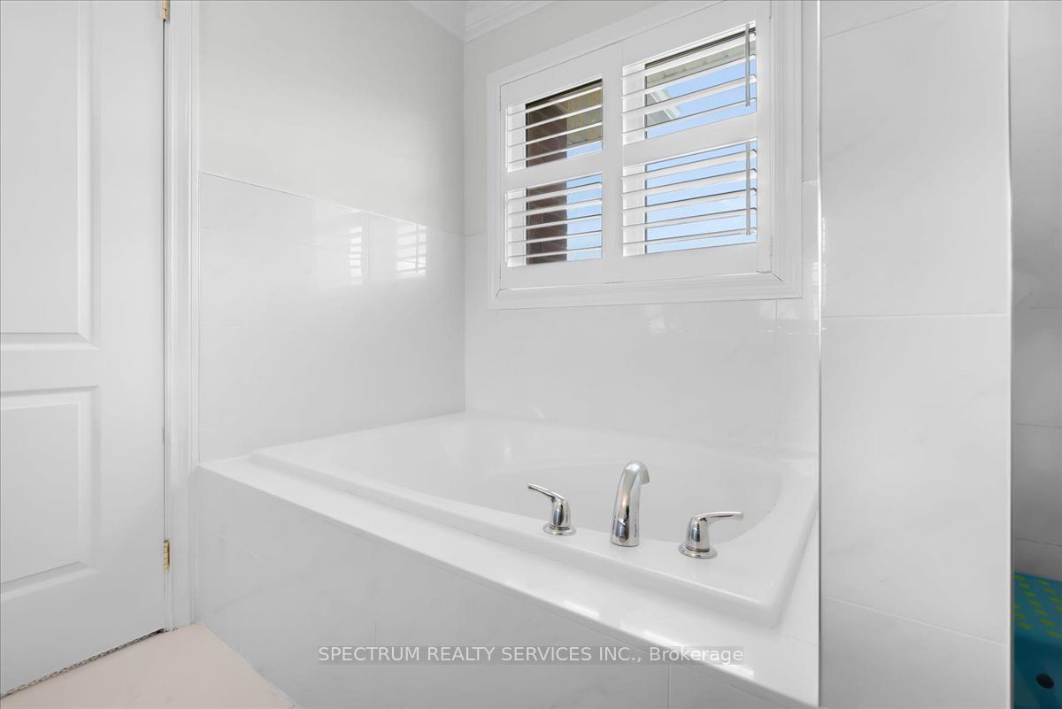 1379 Rolph Terrace Property Photo 16