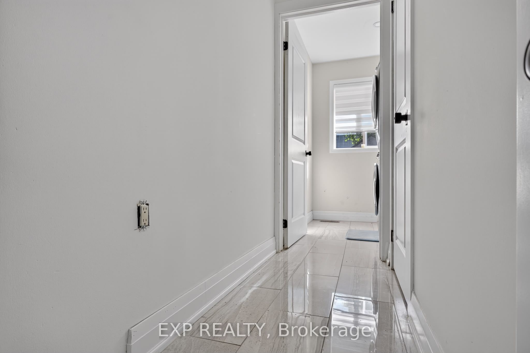 664 Dolby Crescent Property Photo 12