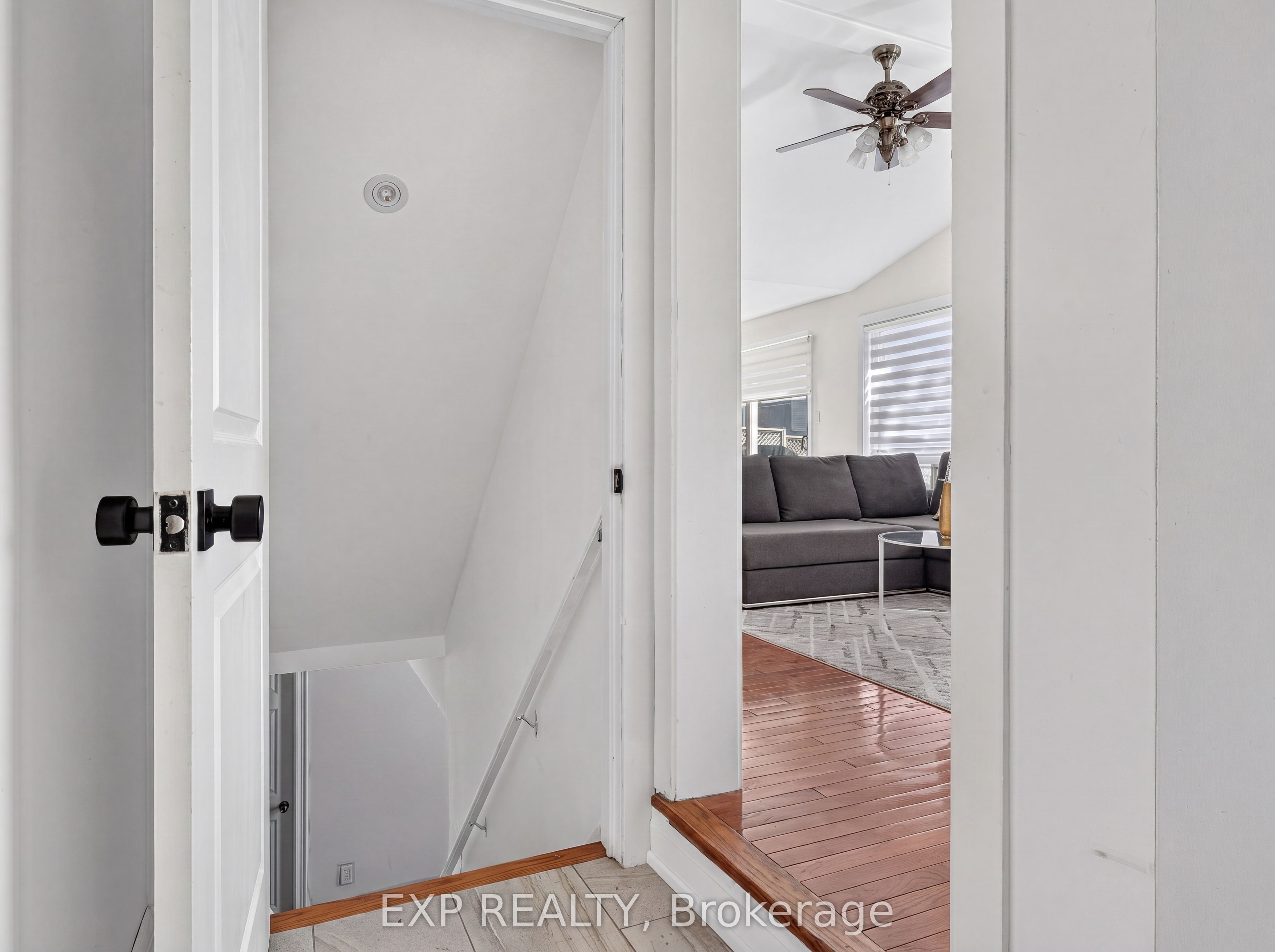 664 Dolby Crescent Property Photo 15