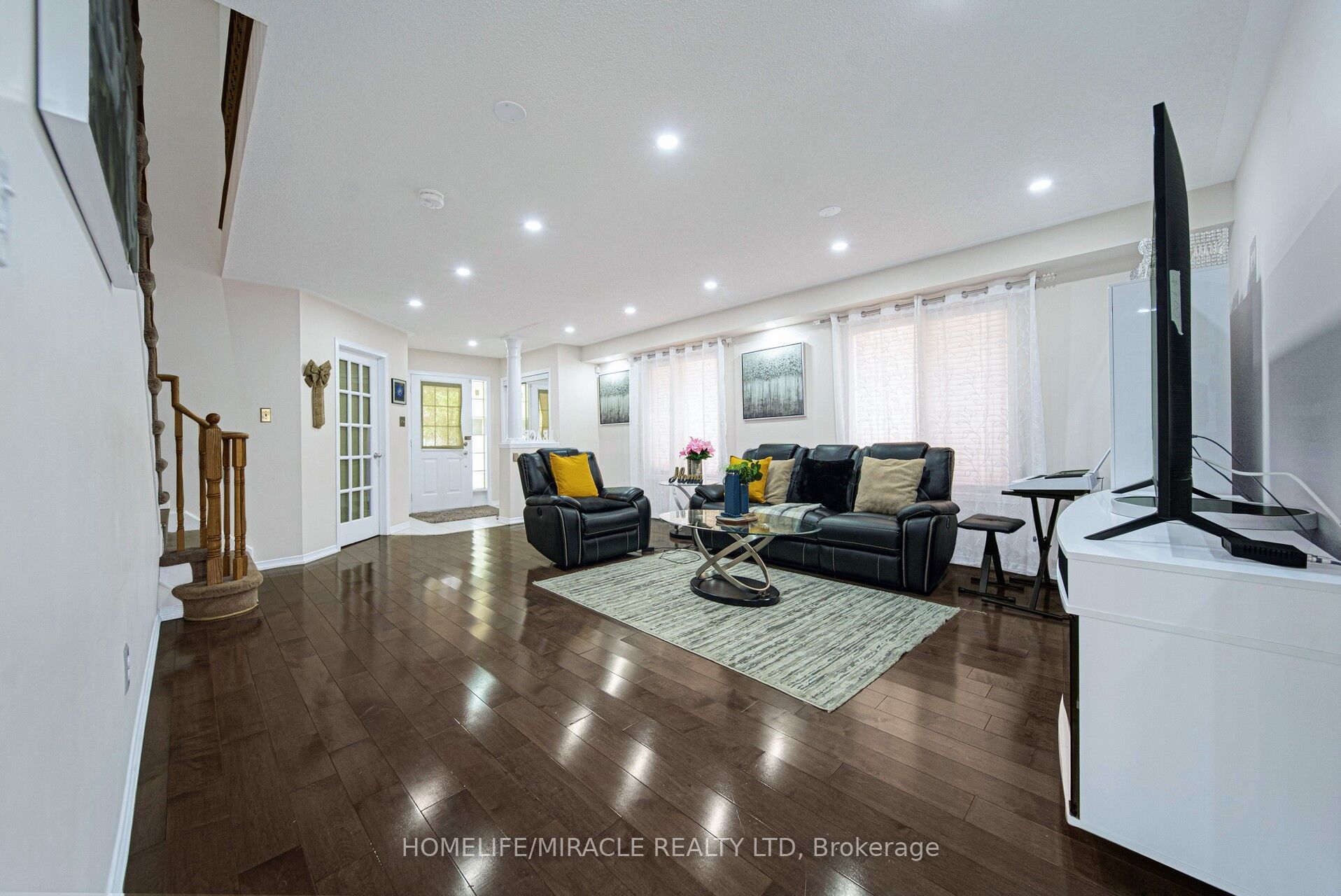 55 Mainard Crescent Property Photo 7