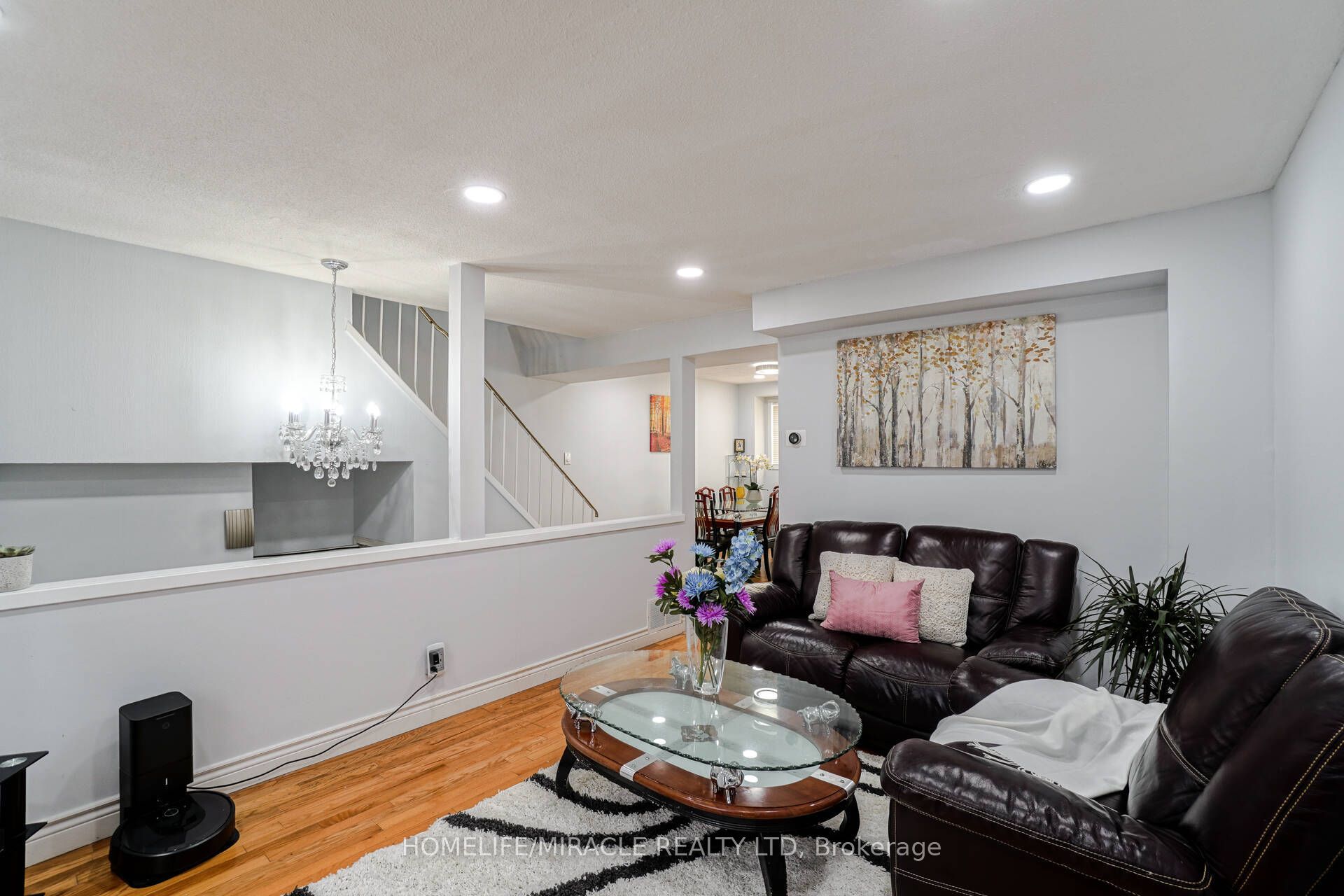 30 Hoskins Square Property Photo 3