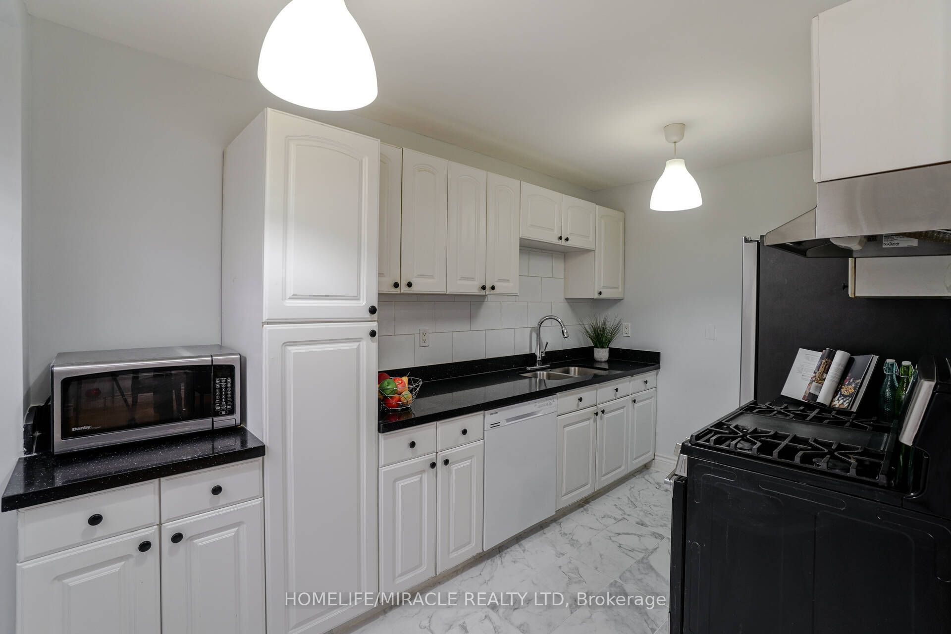 30 Hoskins Square Property Photo 10