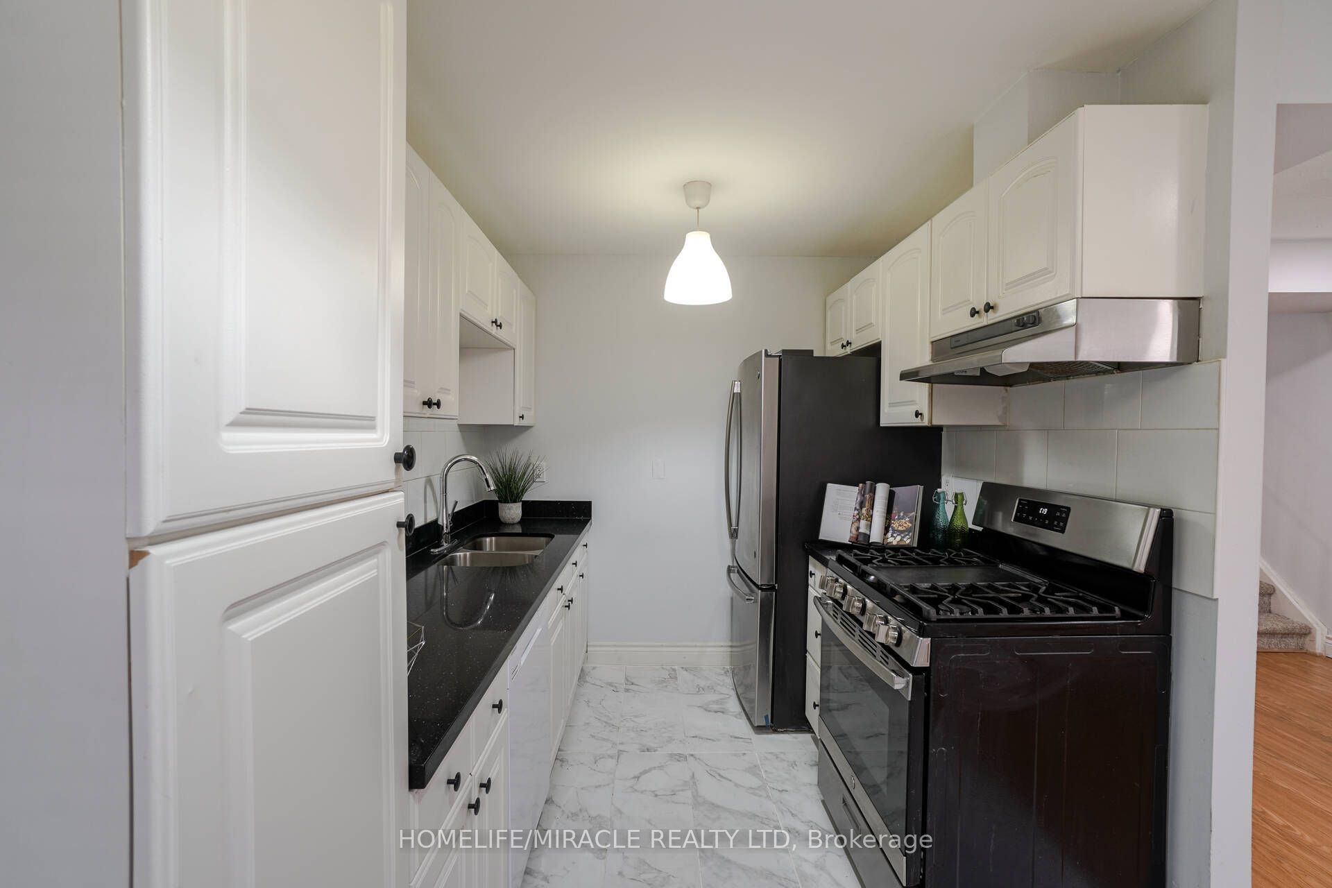 30 Hoskins Square Property Photo 11