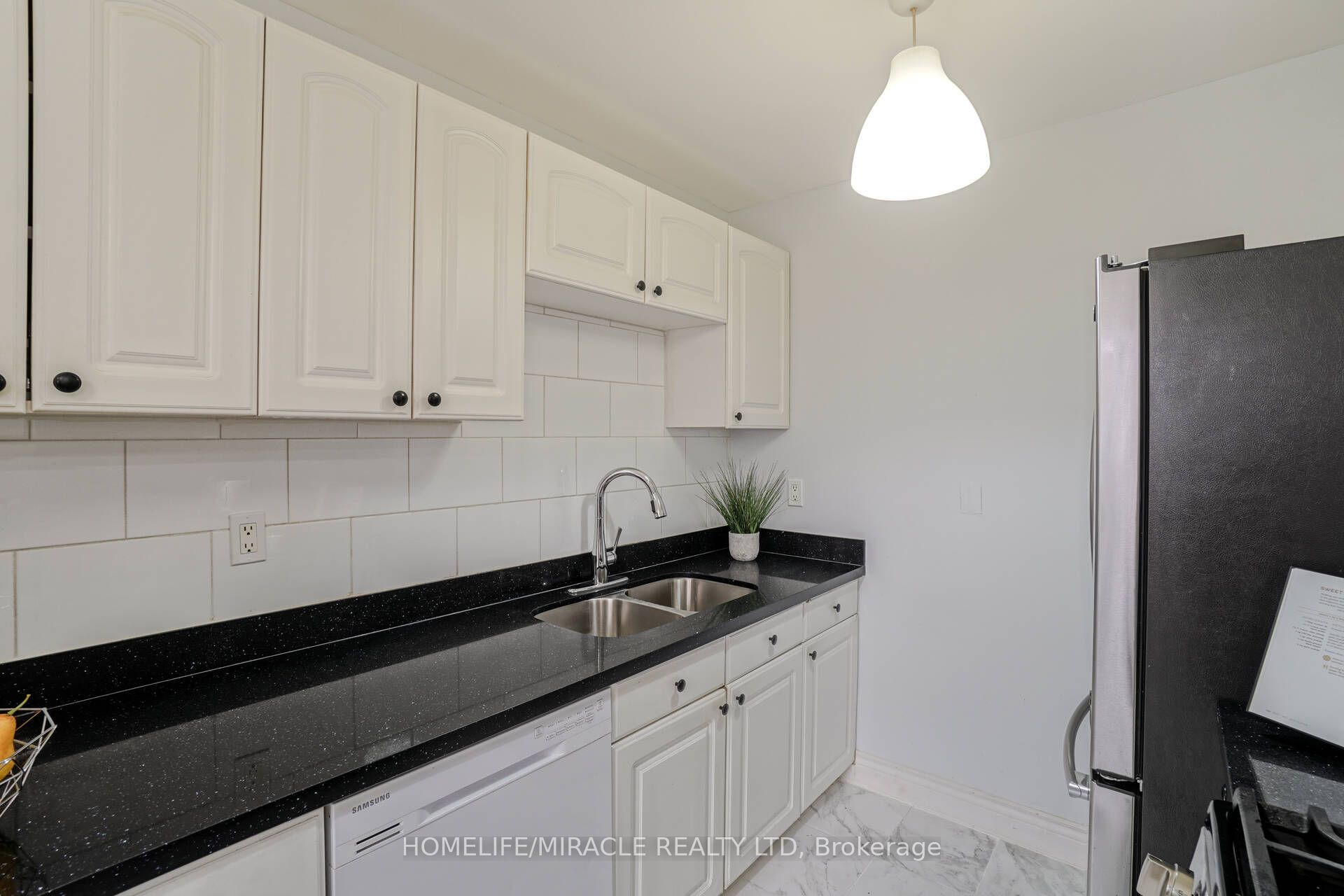 30 Hoskins Square Property Photo 13