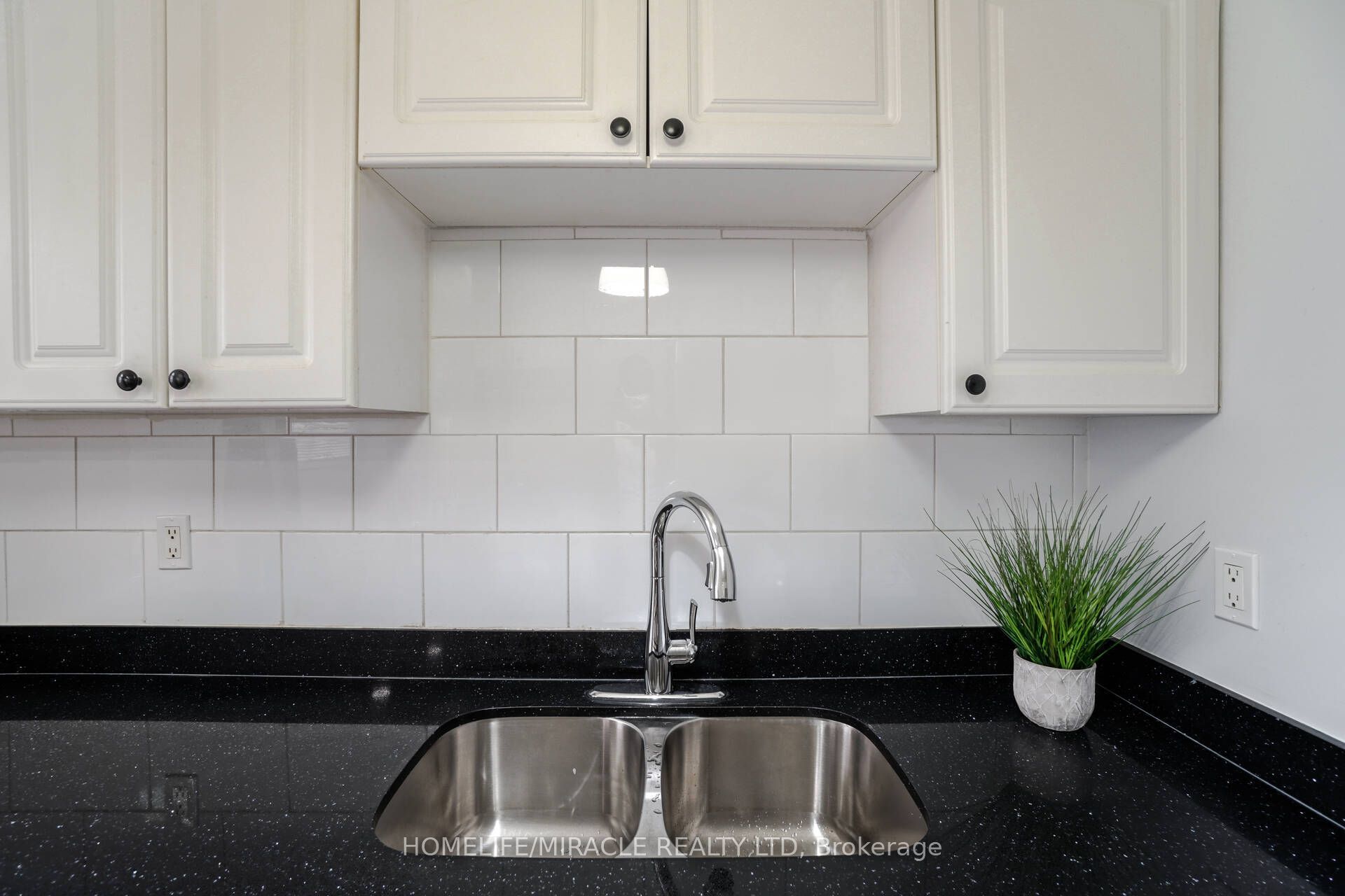 30 Hoskins Square Property Photo 14