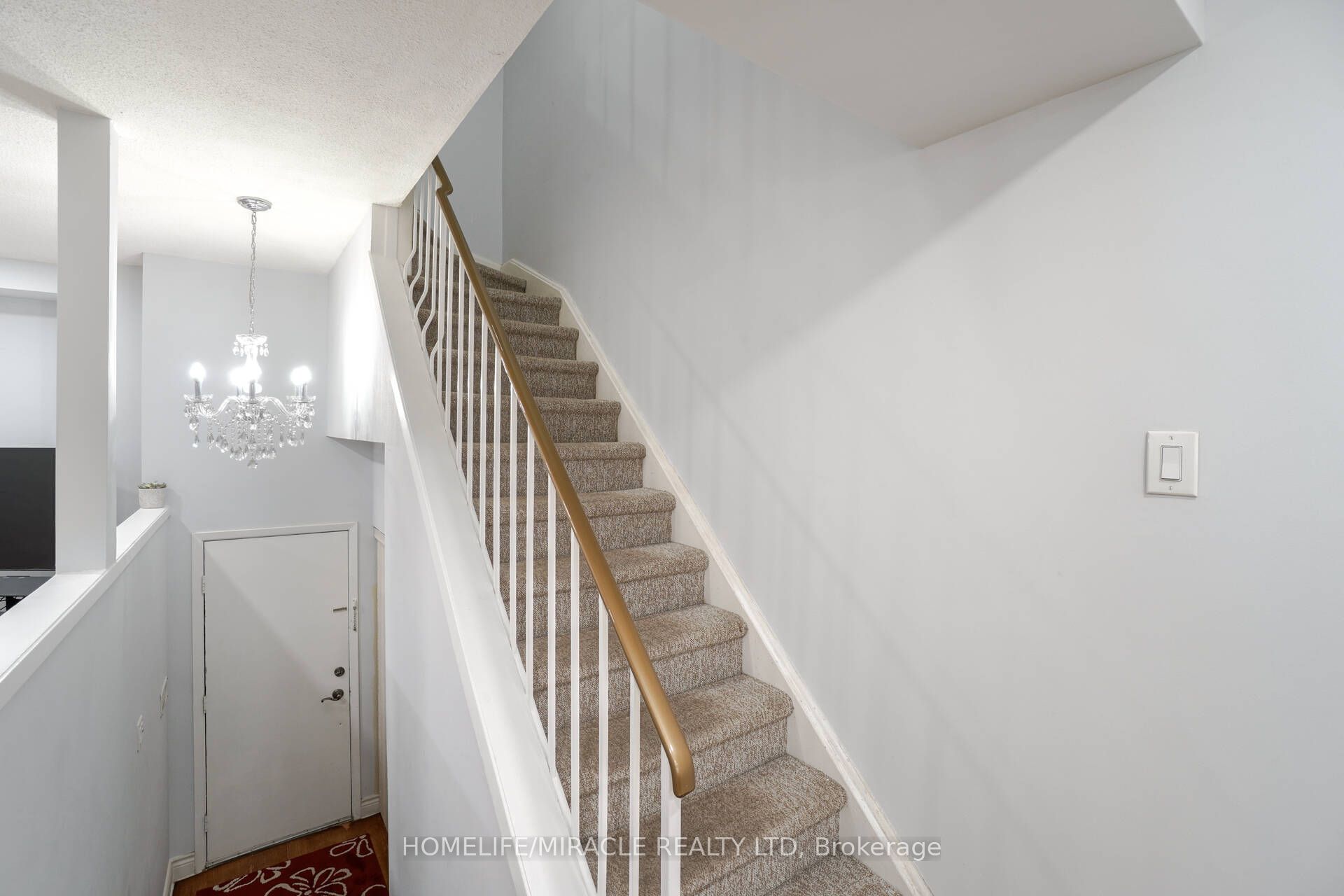 30 Hoskins Square Property Photo 16