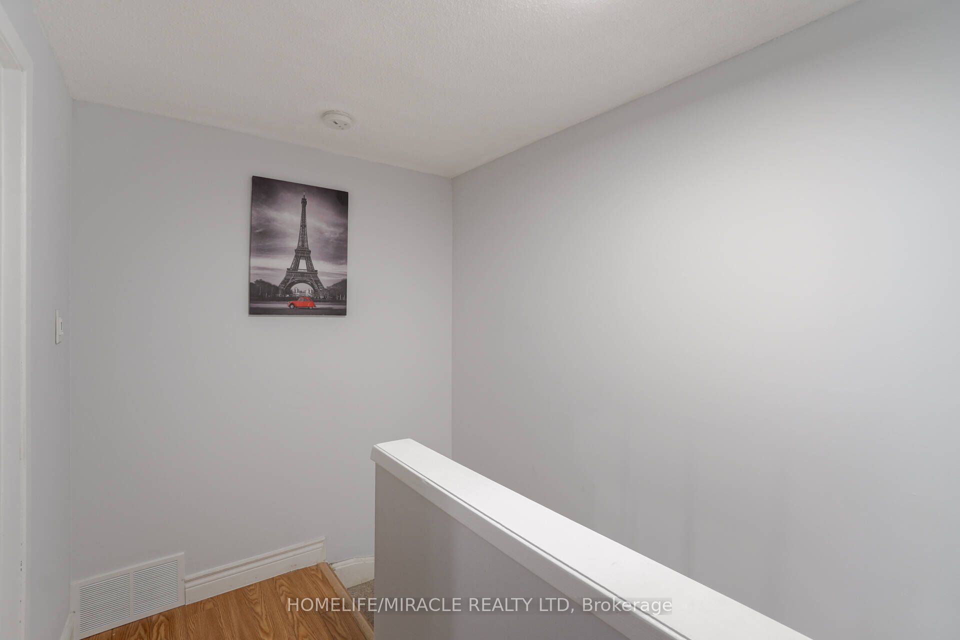 30 Hoskins Square Property Photo 17