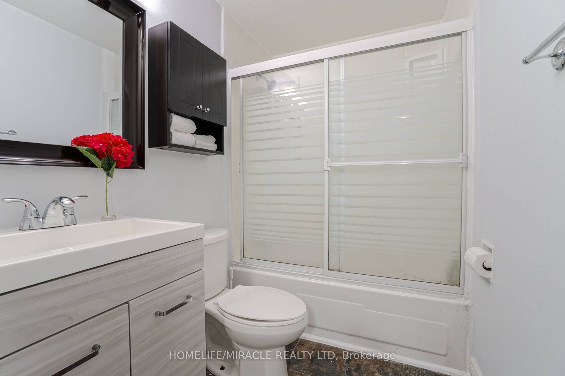 30 Hoskins Square Property Photo 24