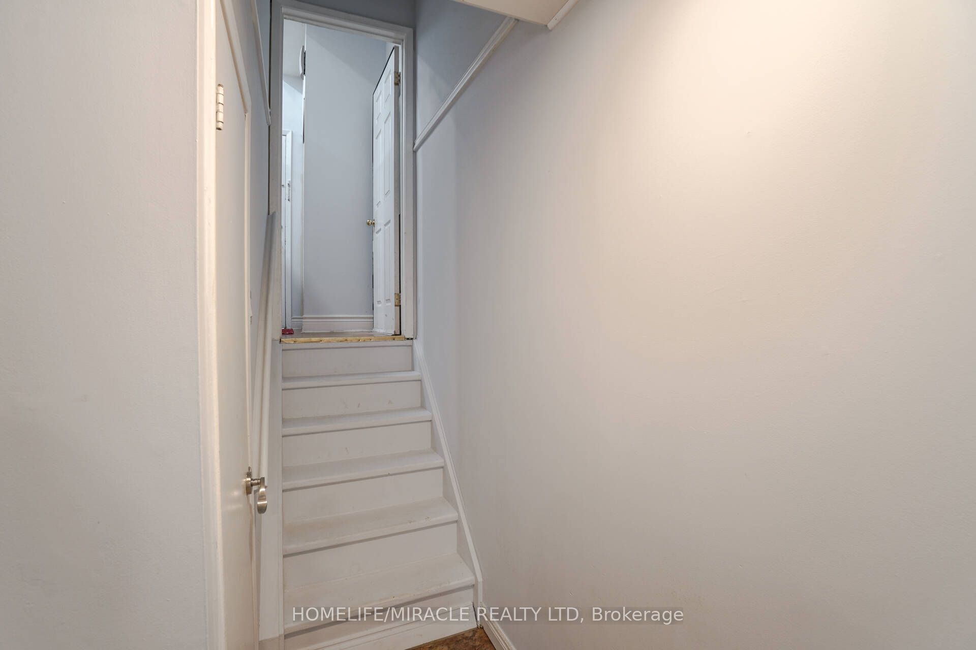 30 Hoskins Square Property Photo 25
