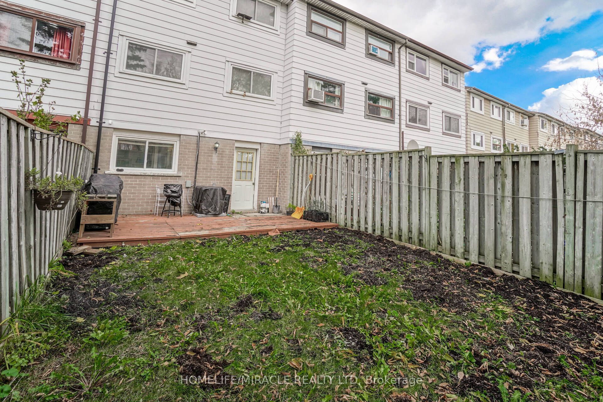 30 Hoskins Square Property Photo 29