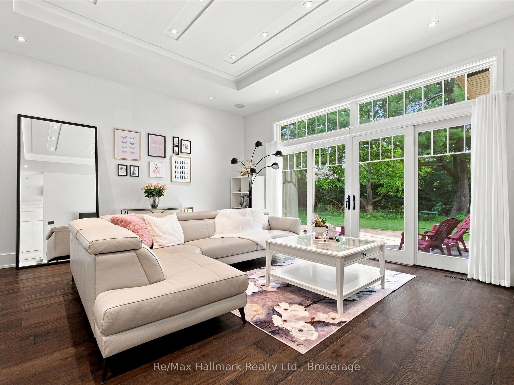 2076 Glenforest Crescent Property Photo 14