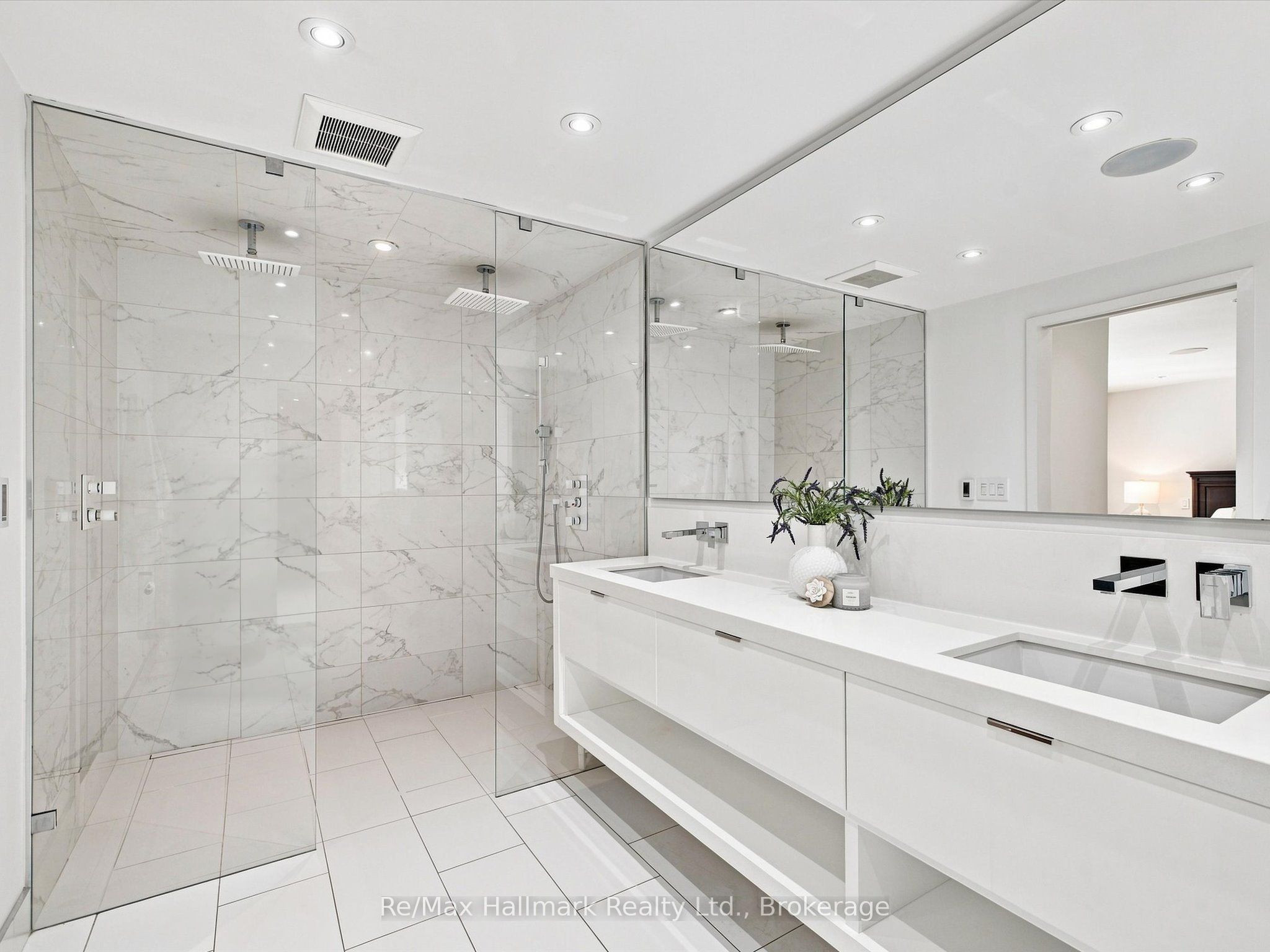 2076 Glenforest Crescent Property Photo 27