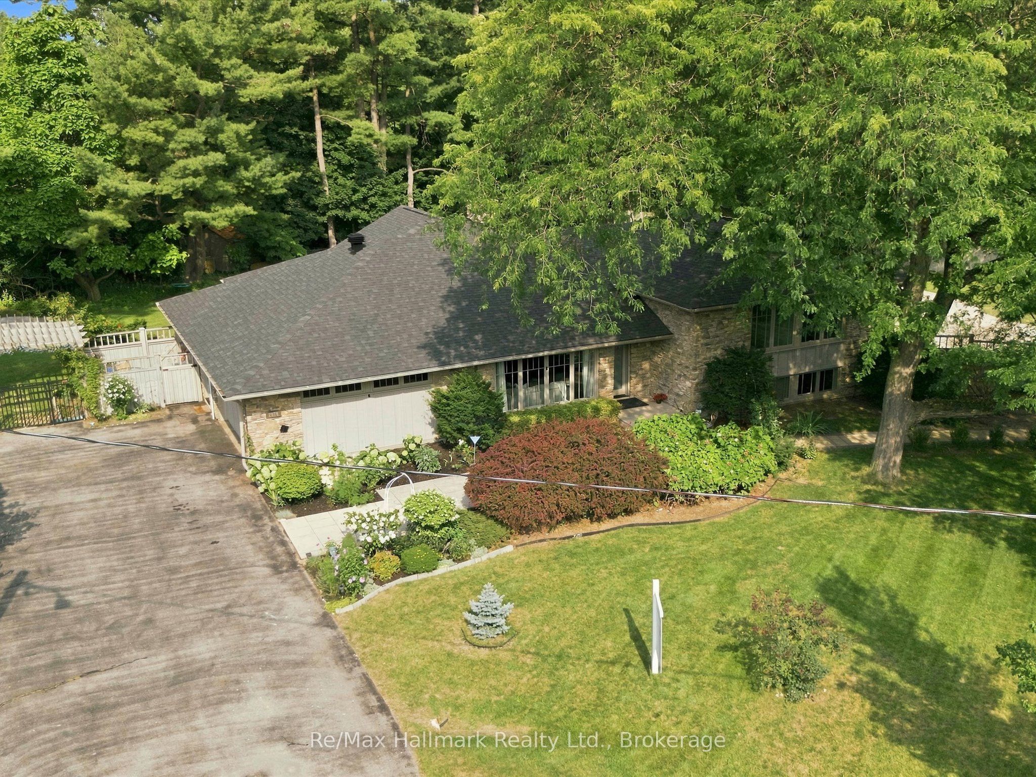 2076 Glenforest Crescent Property Photo 43
