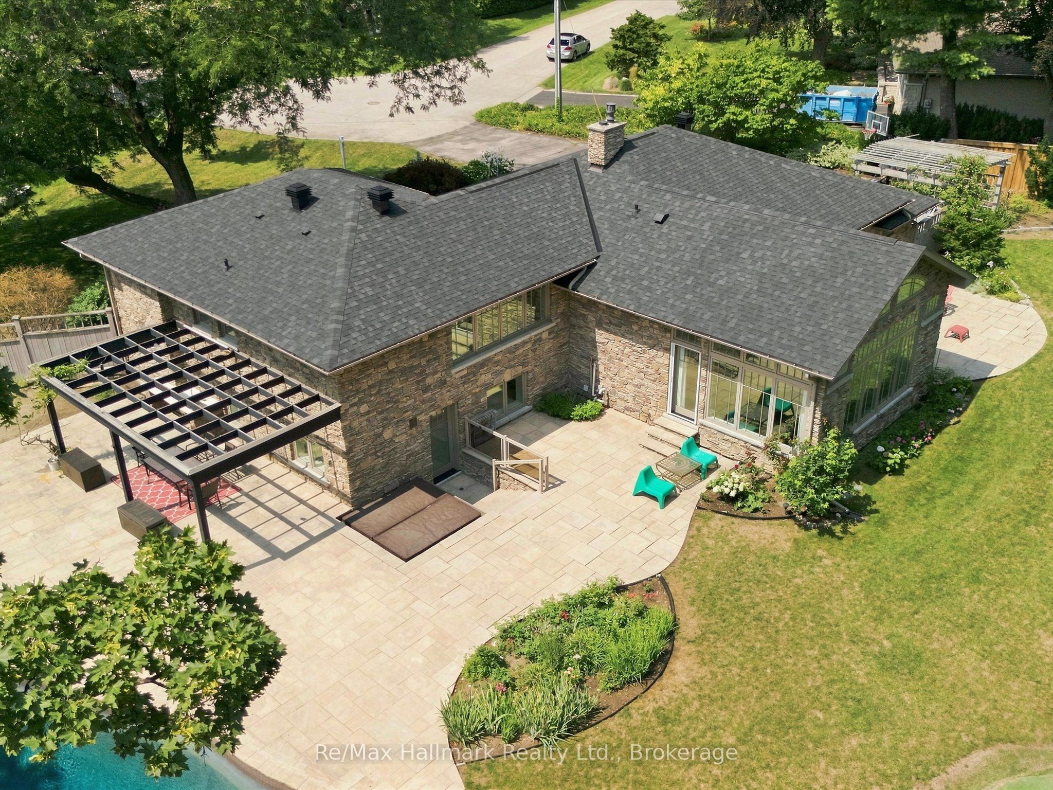 2076 Glenforest Crescent Property Photo 46