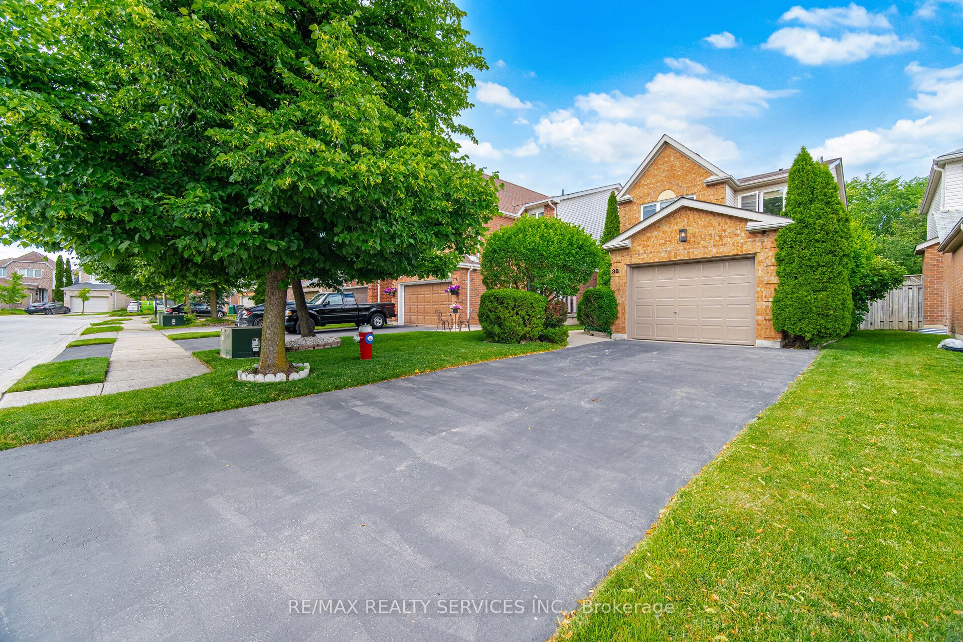 38 Furrows End Property Photo 1
