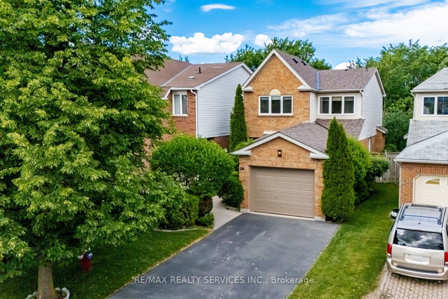 38 Furrows End Property Photo 2