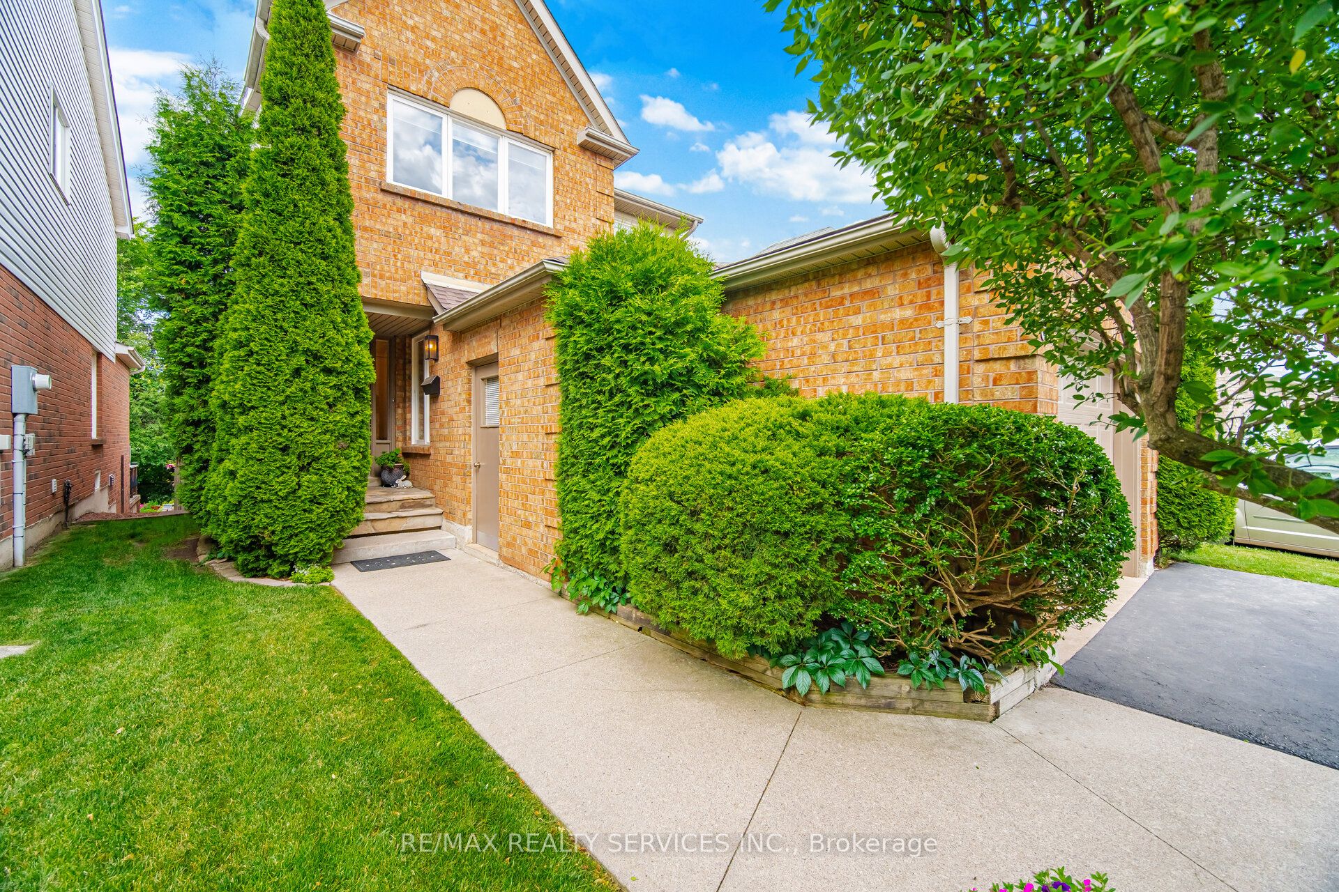 38 Furrows End Property Photo 3