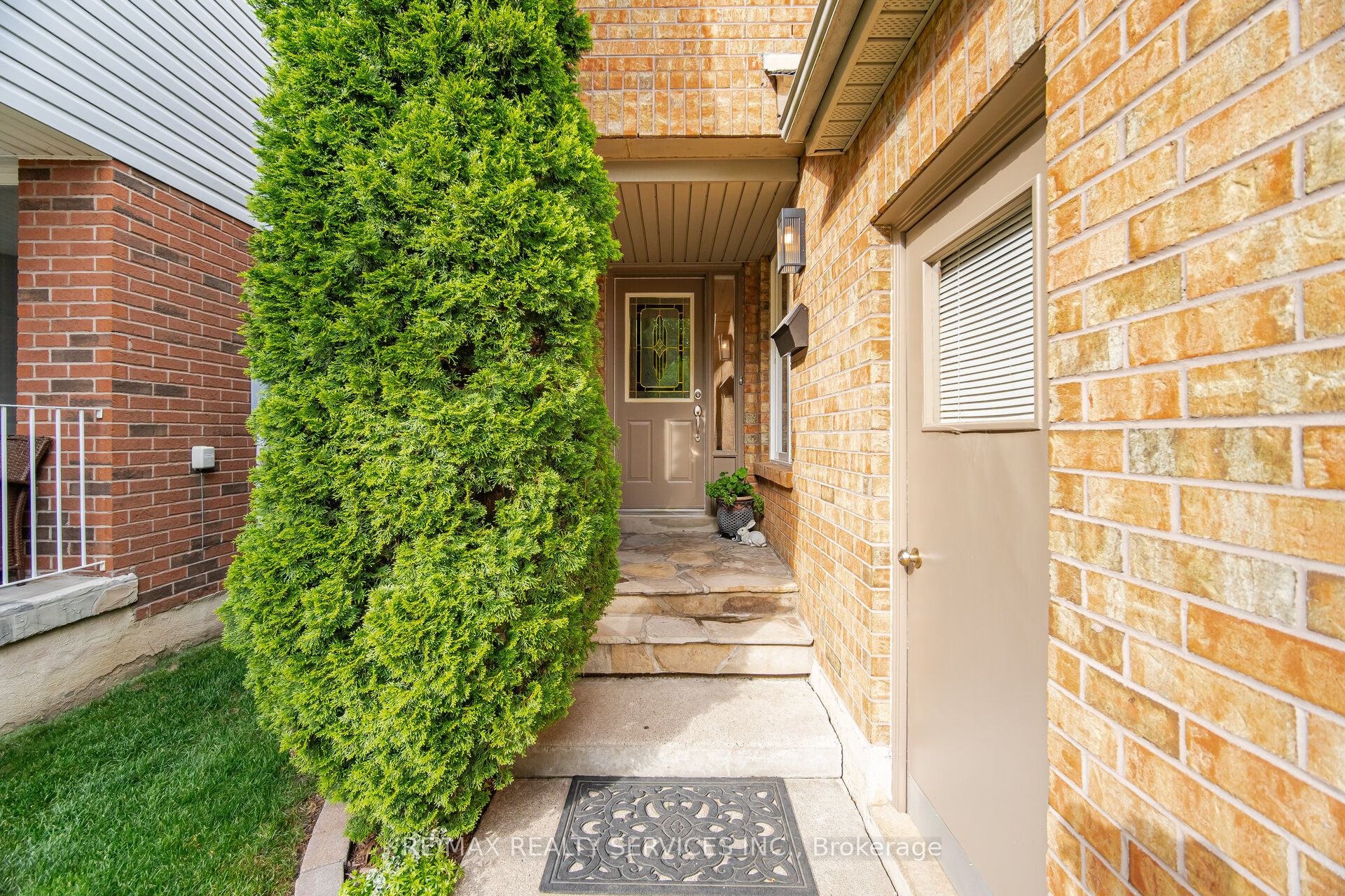 38 Furrows End Property Photo 4