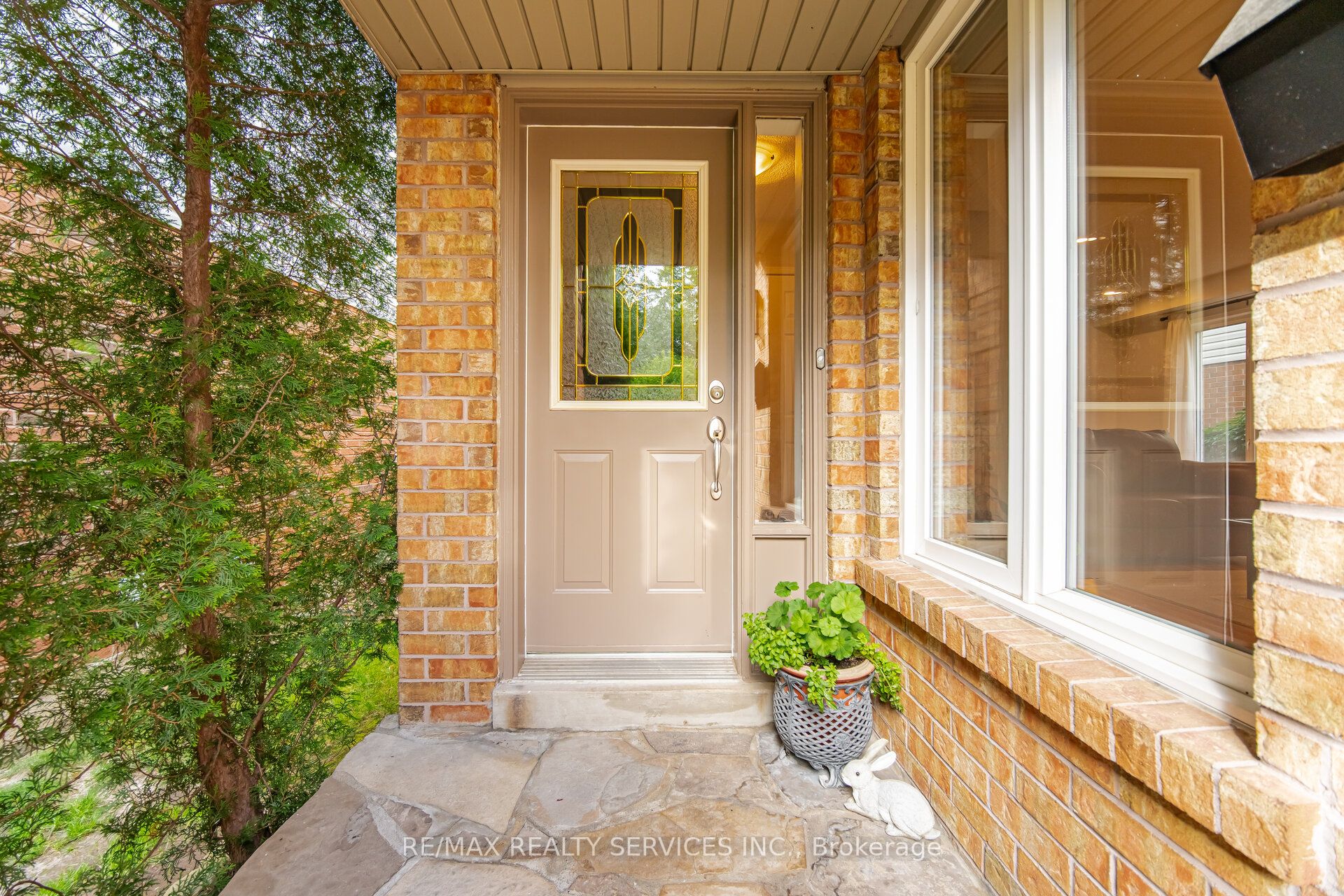 38 Furrows End Property Photo 5