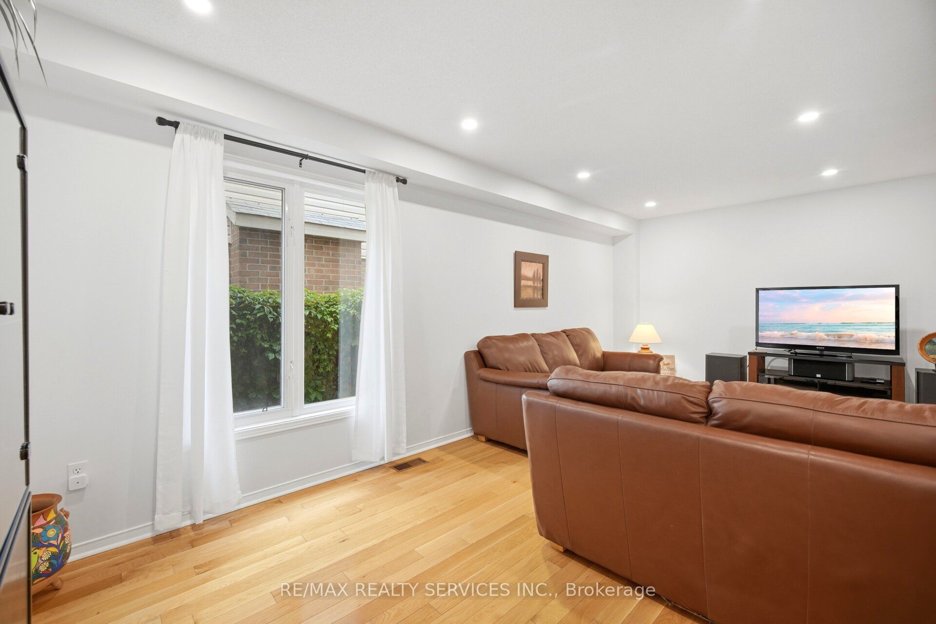 38 Furrows End Property Photo 9