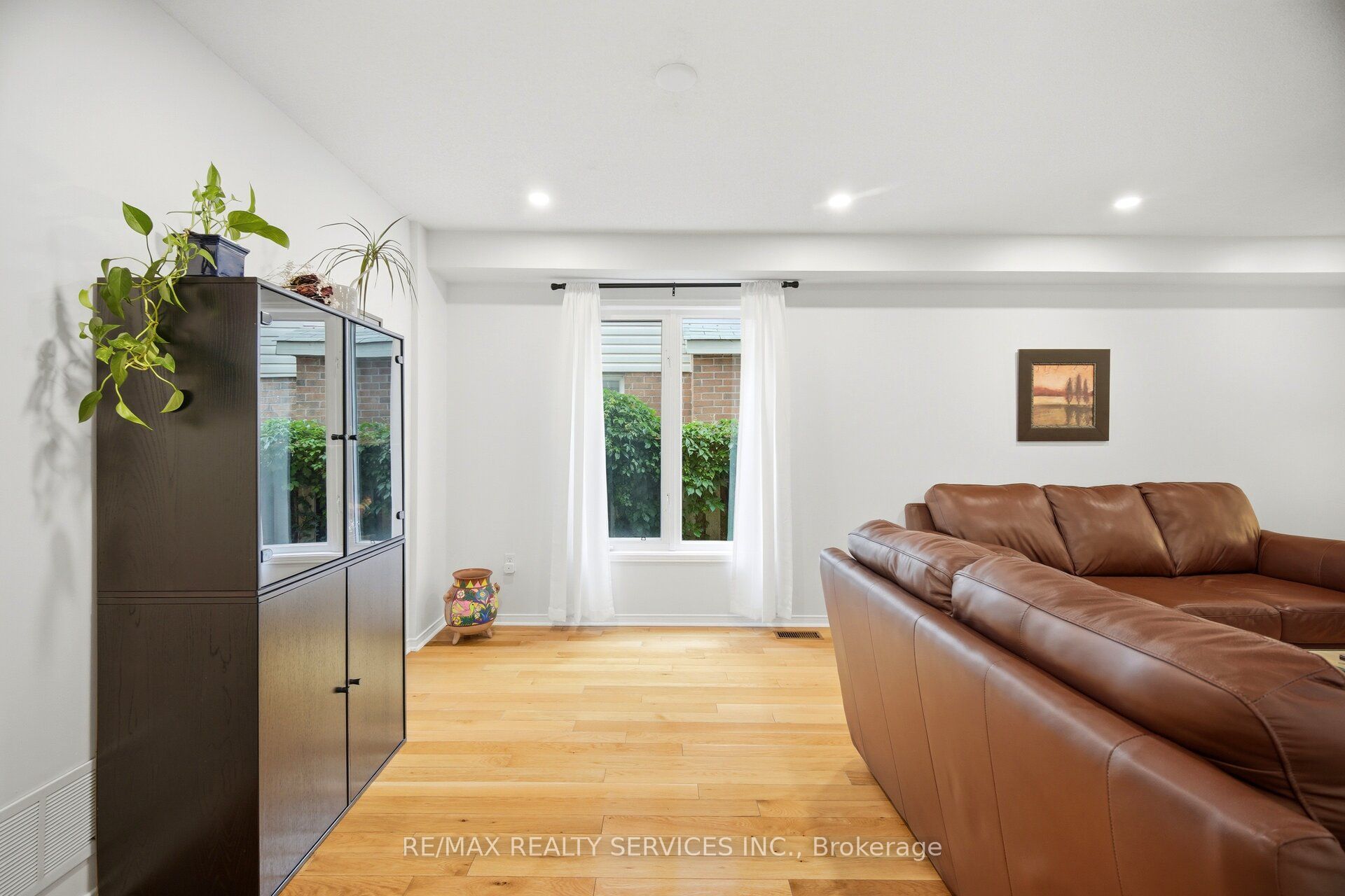 38 Furrows End Property Photo 10