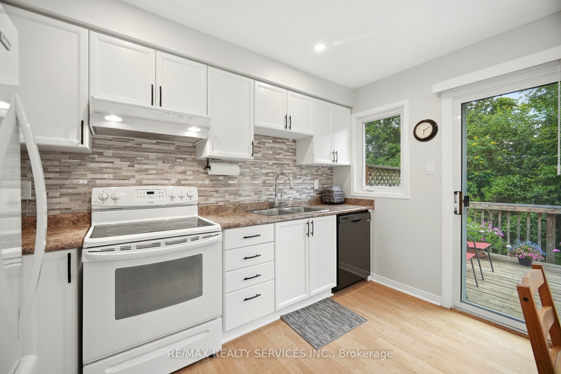 38 Furrows End Property Photo 11